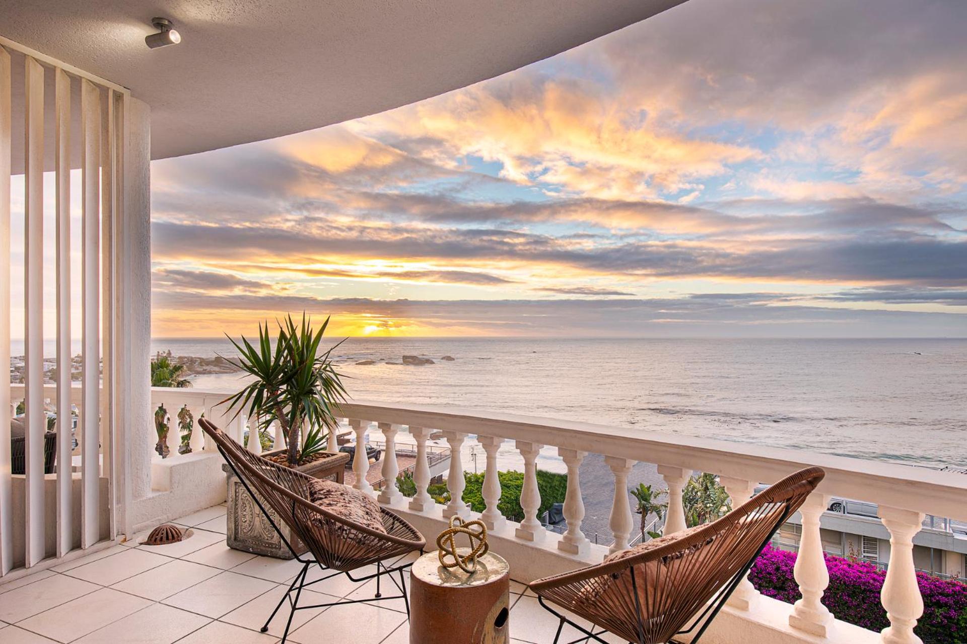 Clifton YOLO Spaces - Clifton Beachfront Apartments view 2