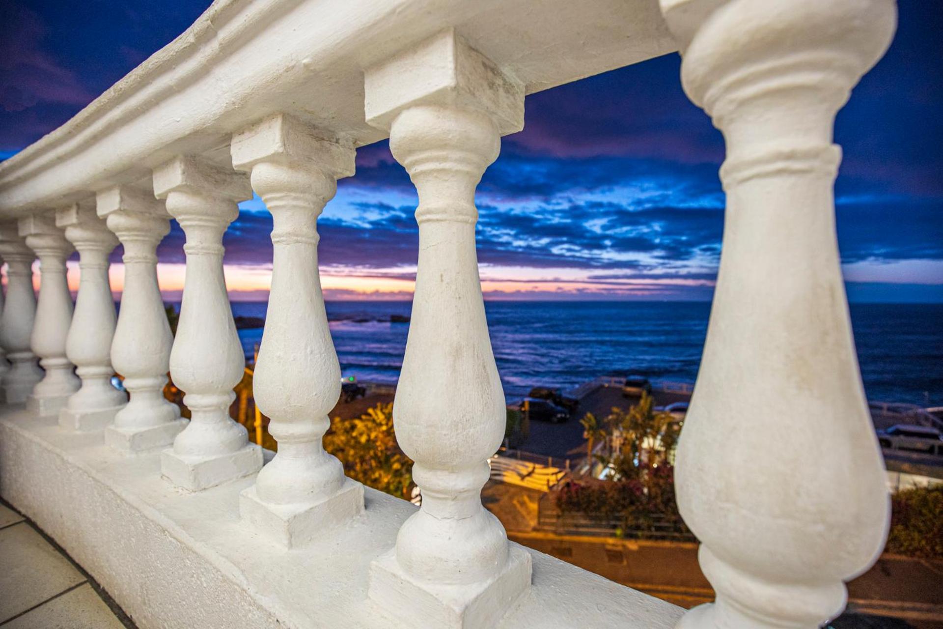 Clifton YOLO Spaces - Clifton Beachfront Apartments view 4