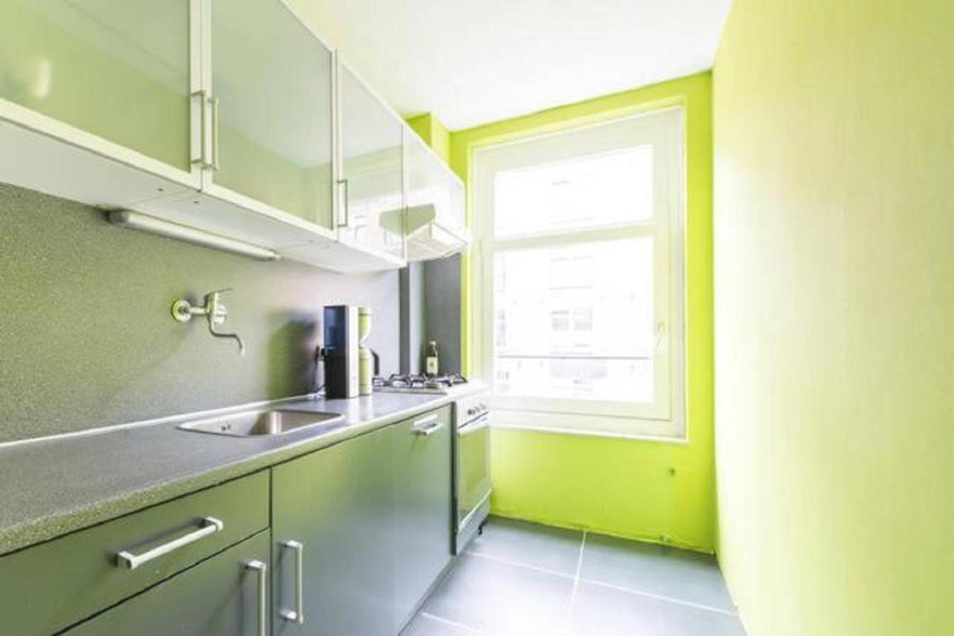 Jordaan Canal View Apartment