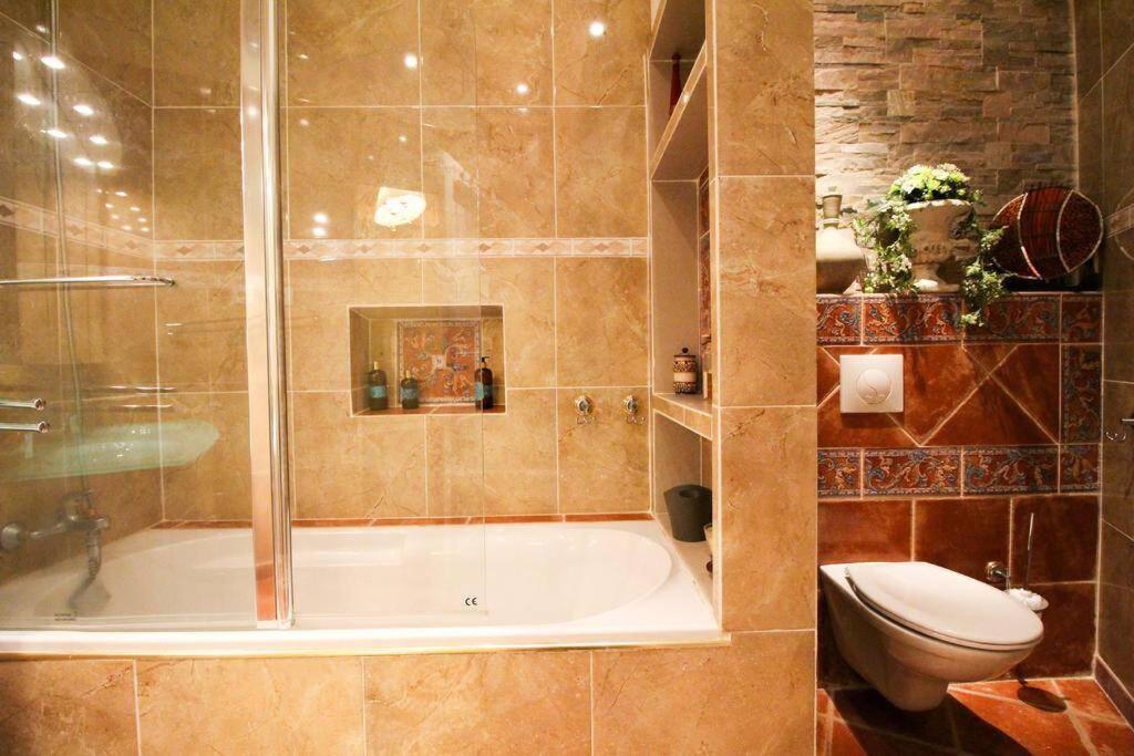 Grand appartement pour 4 personnes/ Cours Lieutaud view 4