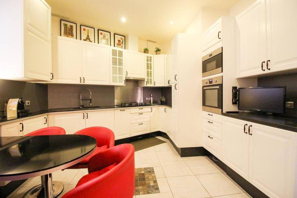 Grand appartement pour 4 personnes/ Cours Lieutaud view 2