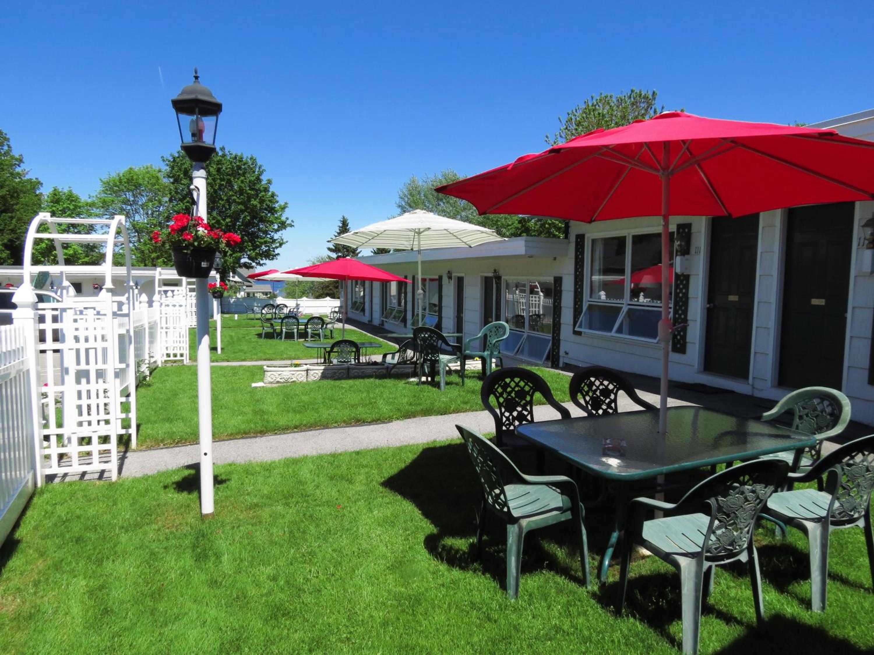 Claddagh Motel & Suites