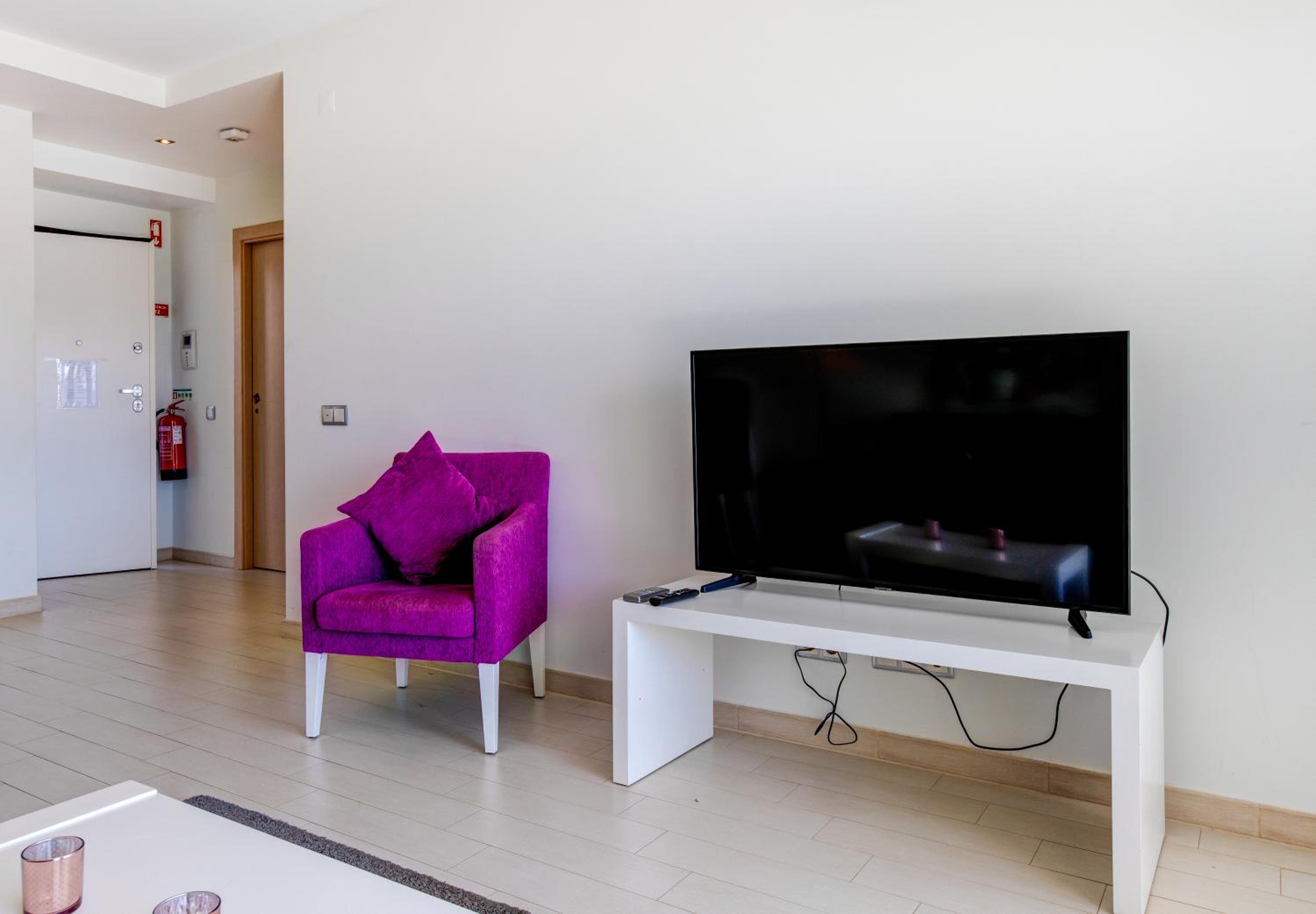 One Bedroom Apartment in Albur Village 1R view 5