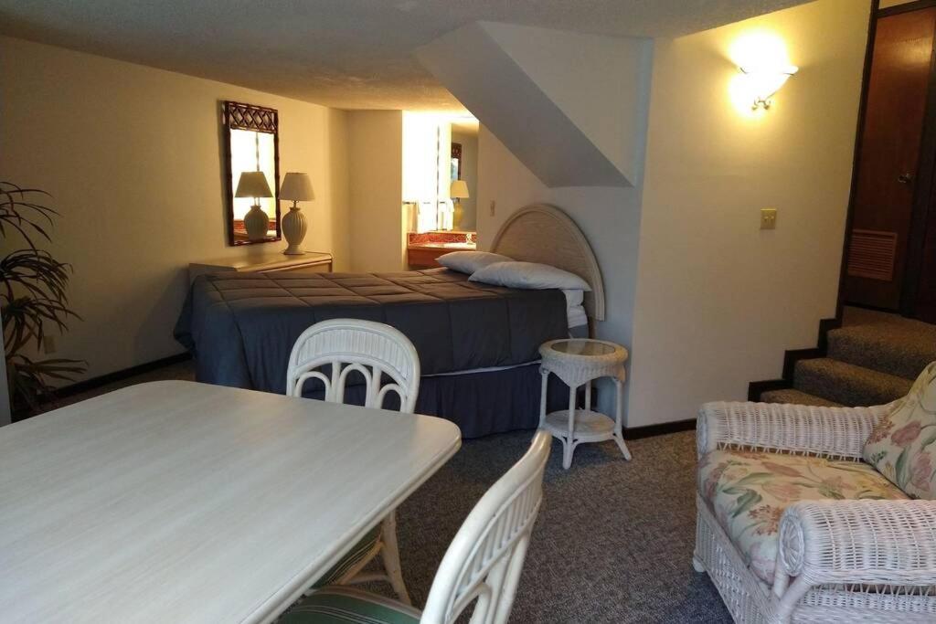 Unit 104 - Treeloft 3 Bedroom Villa view 4
