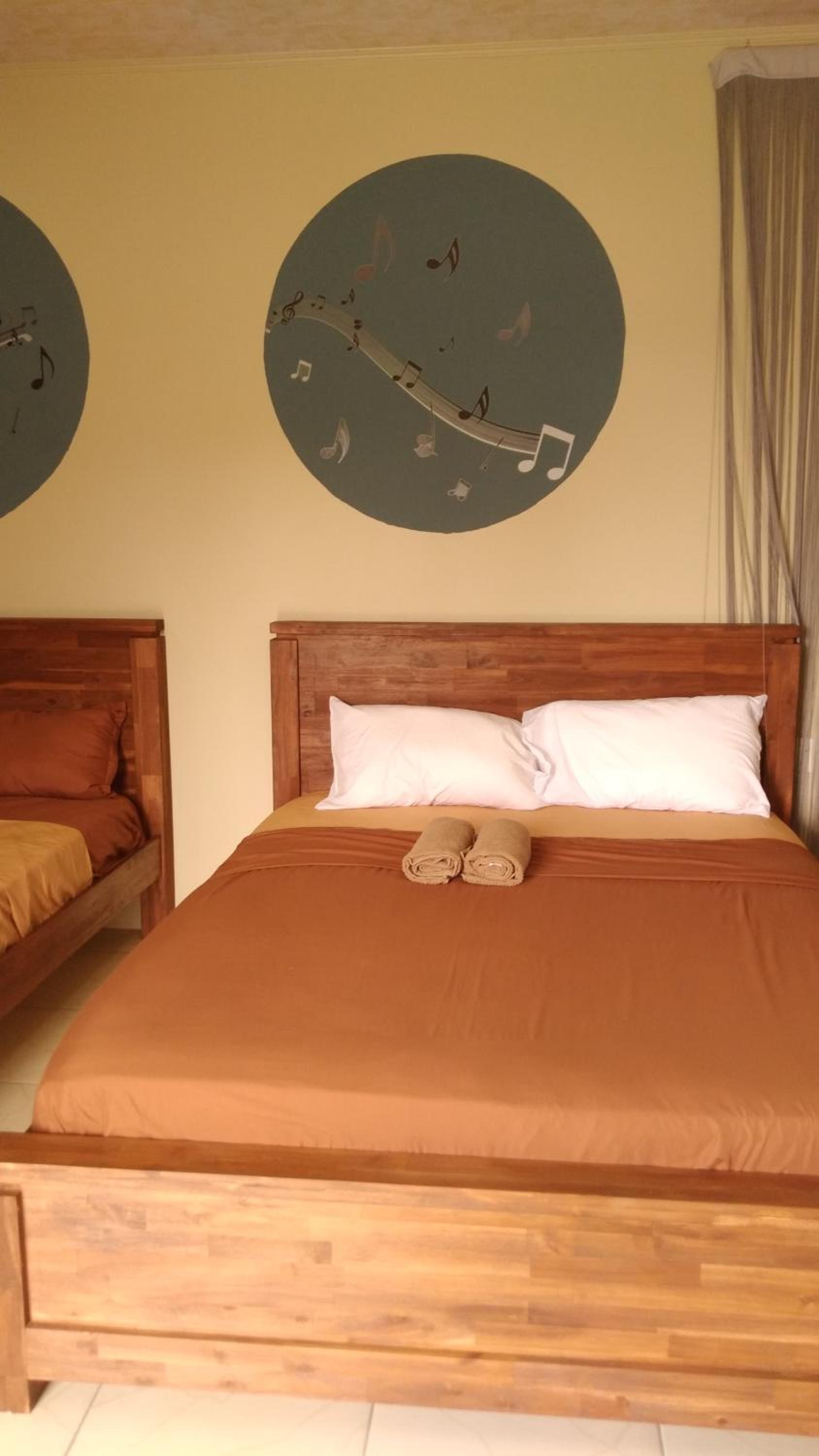 Rumanija's Airport Rooms view 2