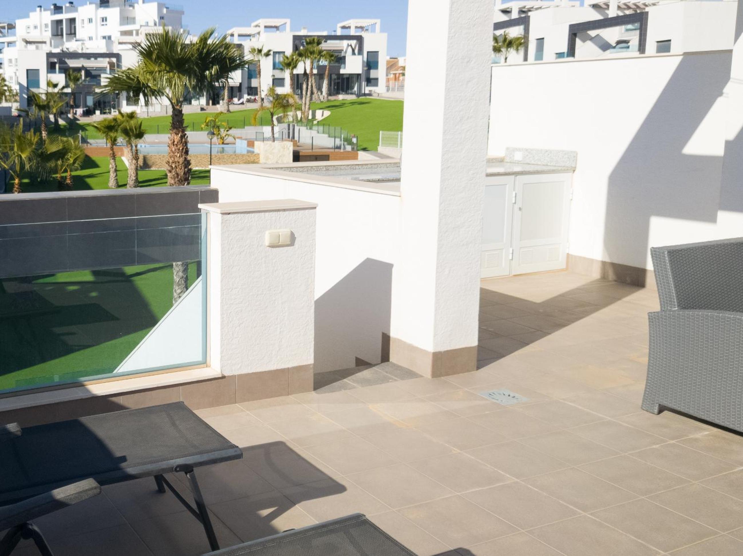 Oasis Beach 8 Top floor apartment in Torrevieja Punta Prima view 3