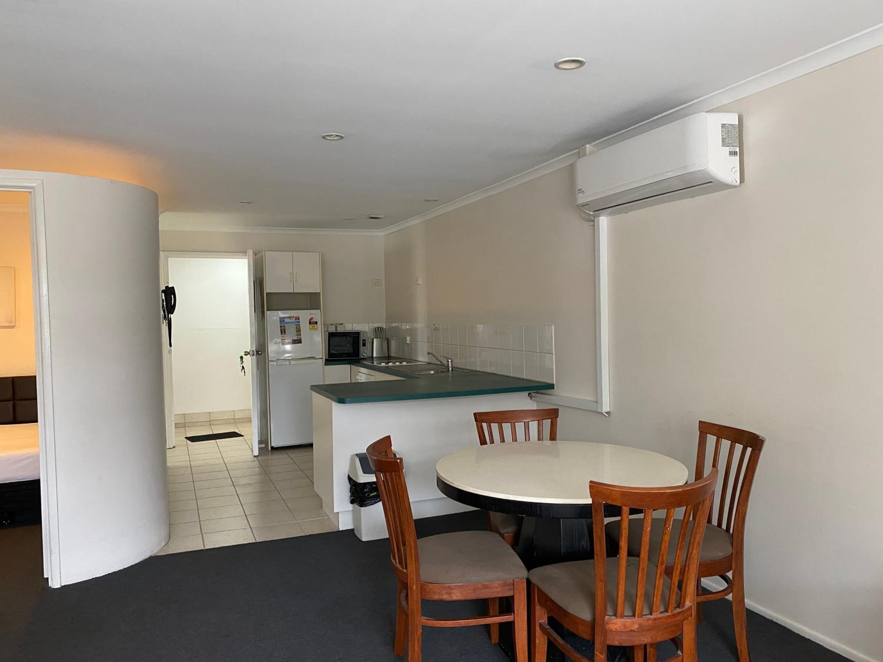 Cosmopolitan Motel & Serviced Apartments