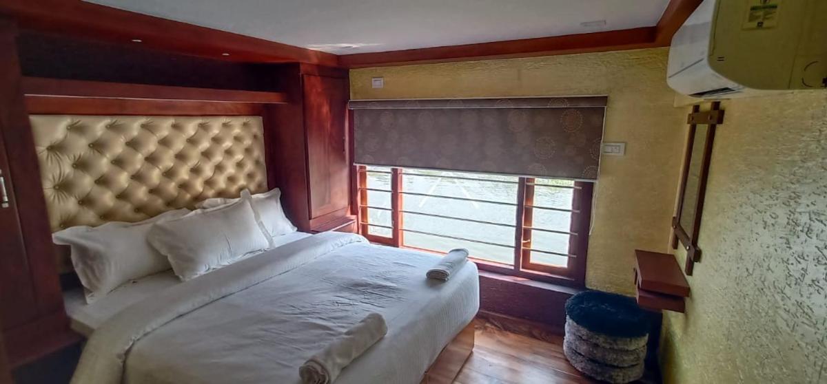 Soma House Boat