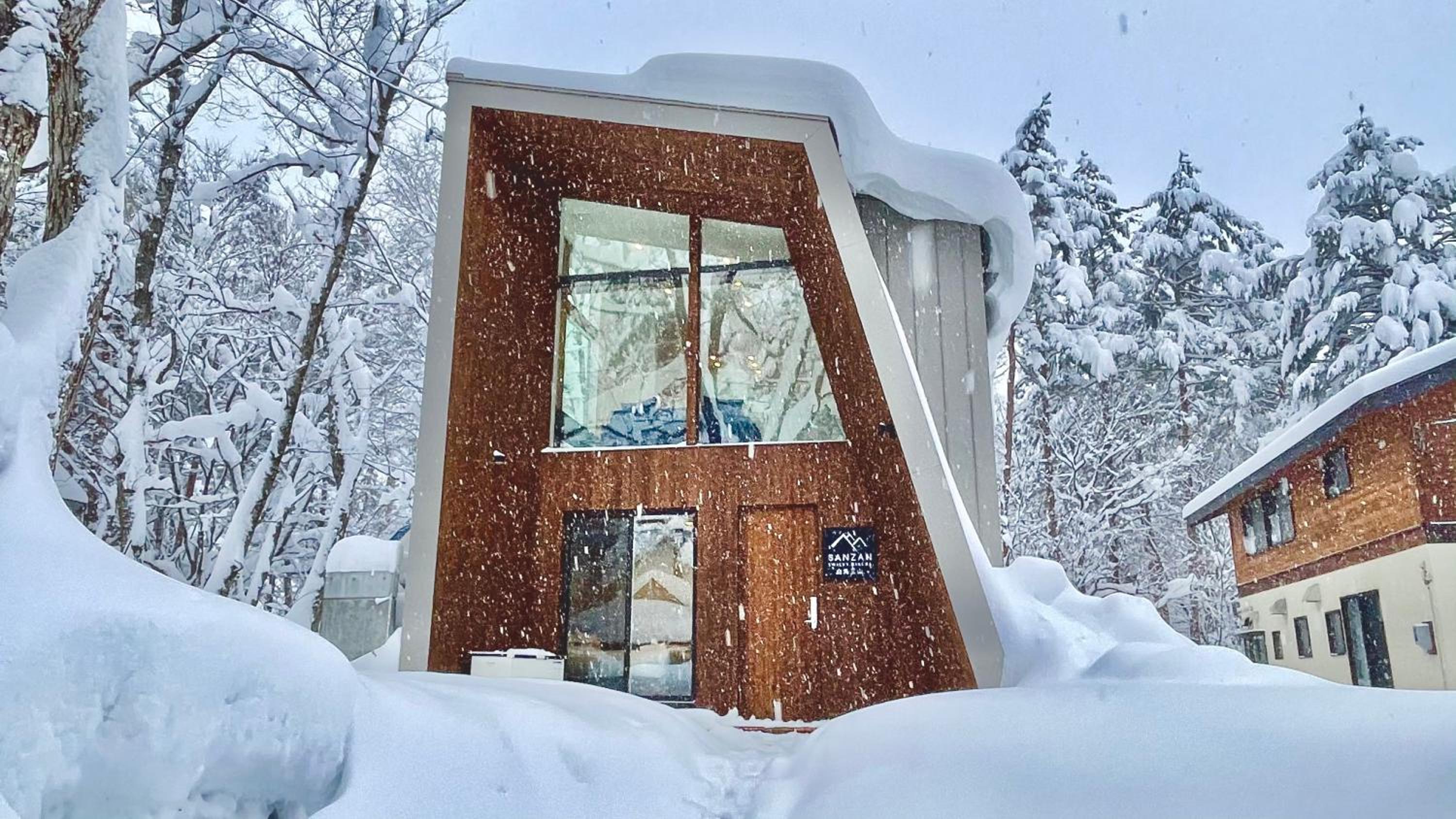 Sanzan Chalet by Hakuba White Fox Company view 3