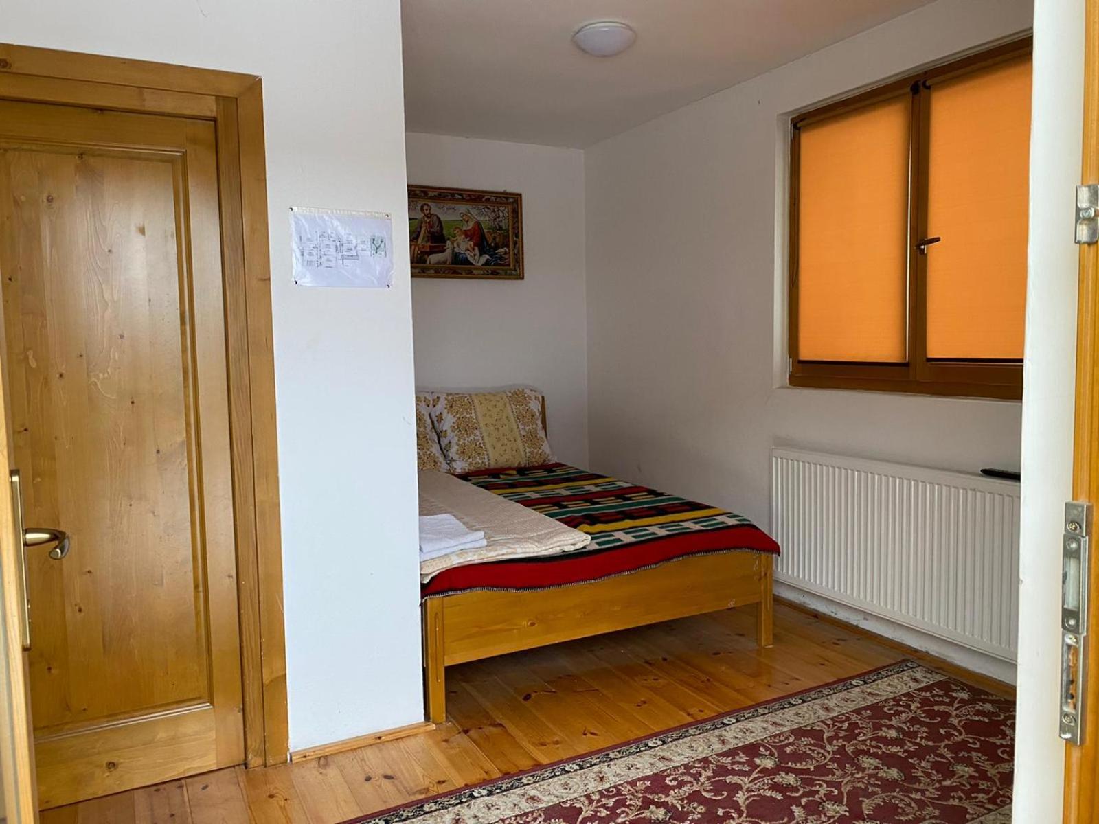 Camere de închiriat Floarea reginei view 3