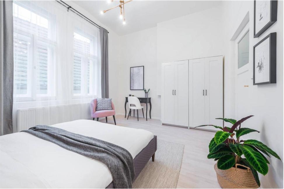APTs in OLD TOWN PRAGUE by Michal&Friends