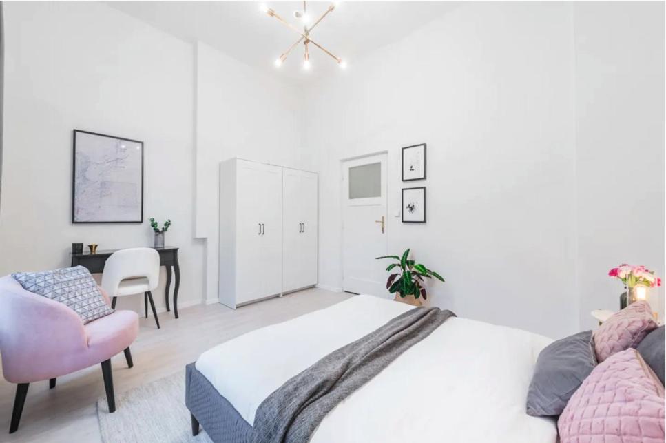 APTs in OLD TOWN PRAGUE by Michal&Friends