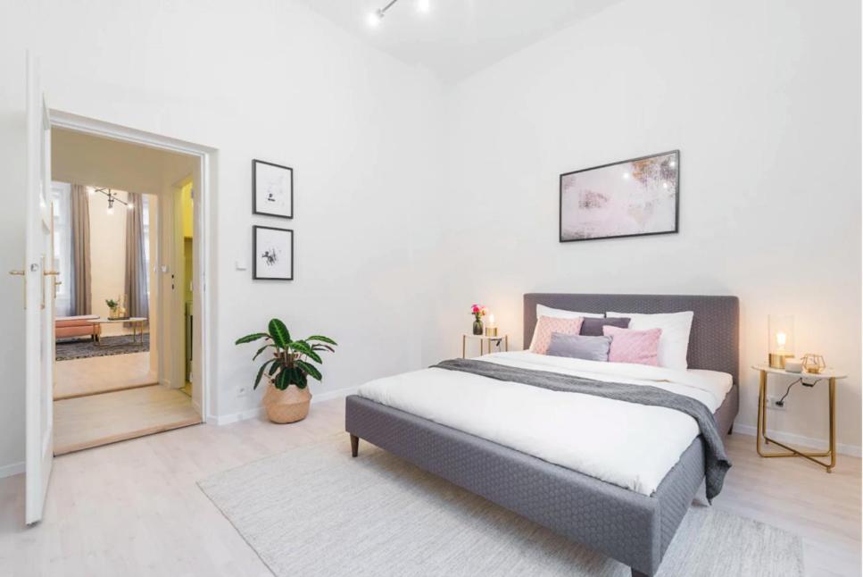 APTs in OLD TOWN PRAGUE by Michal&Friends