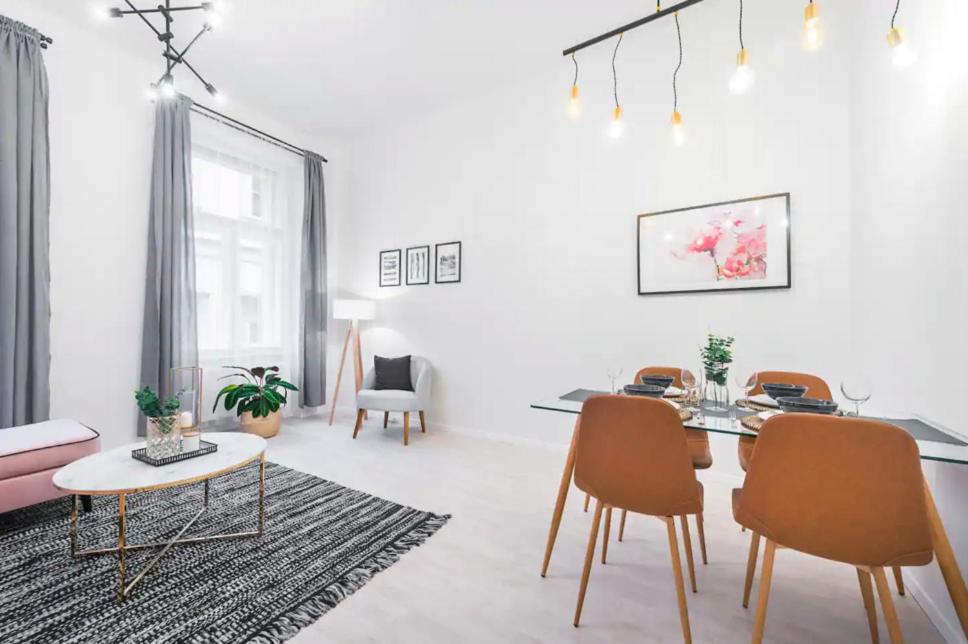 APTs in OLD TOWN PRAGUE by Michal&Friends