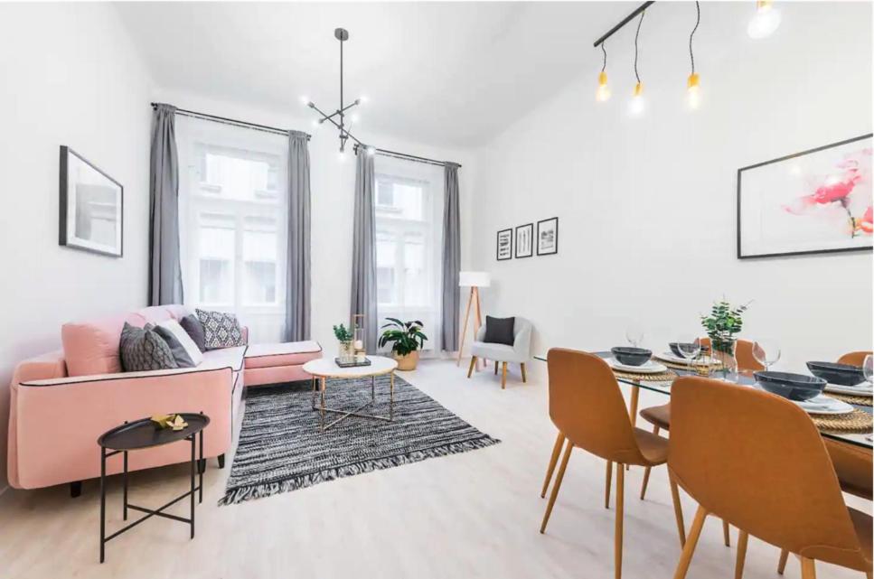 APTs in OLD TOWN PRAGUE by Michal&Friends