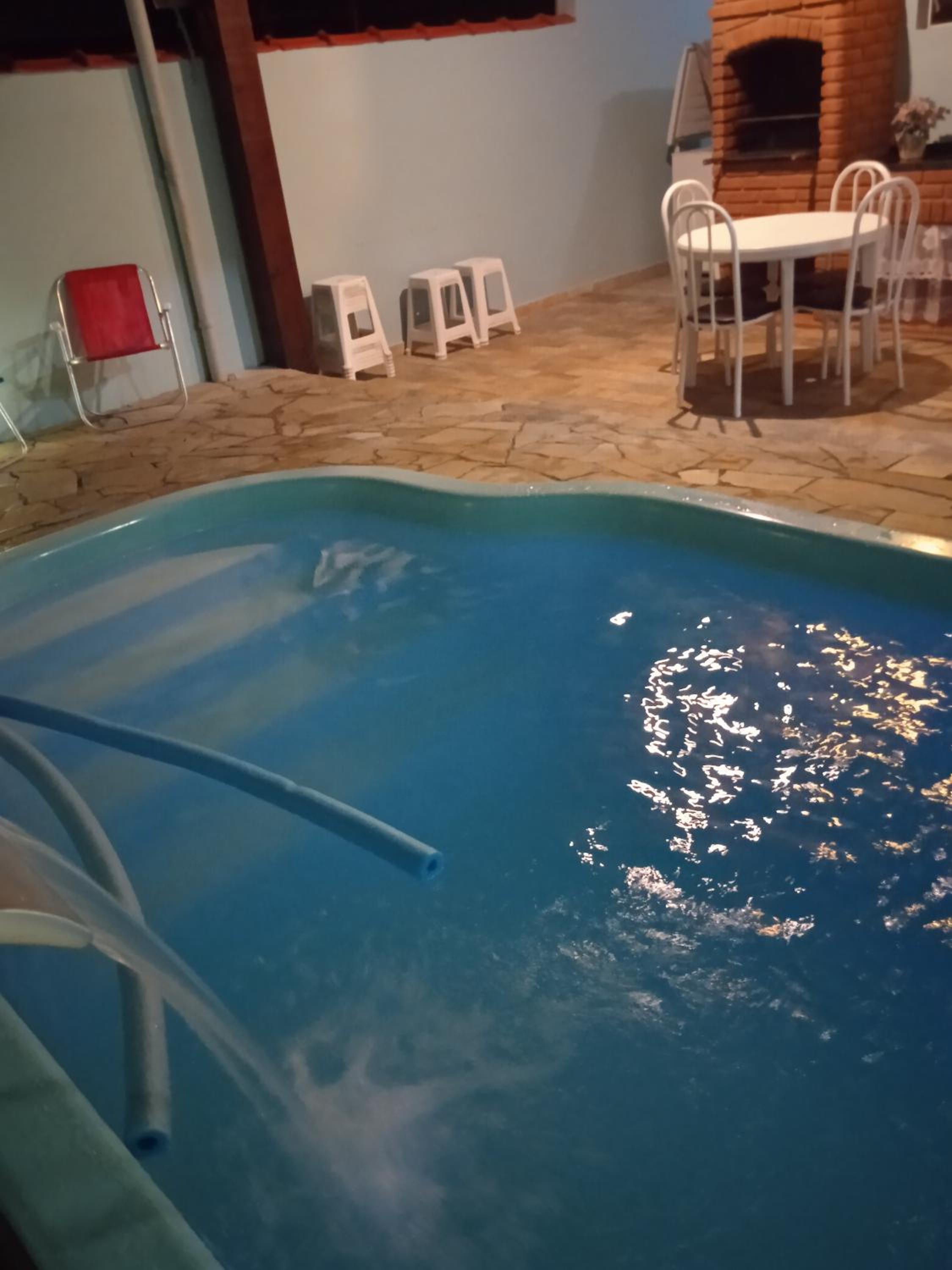 Casa com piscina à beira-mar