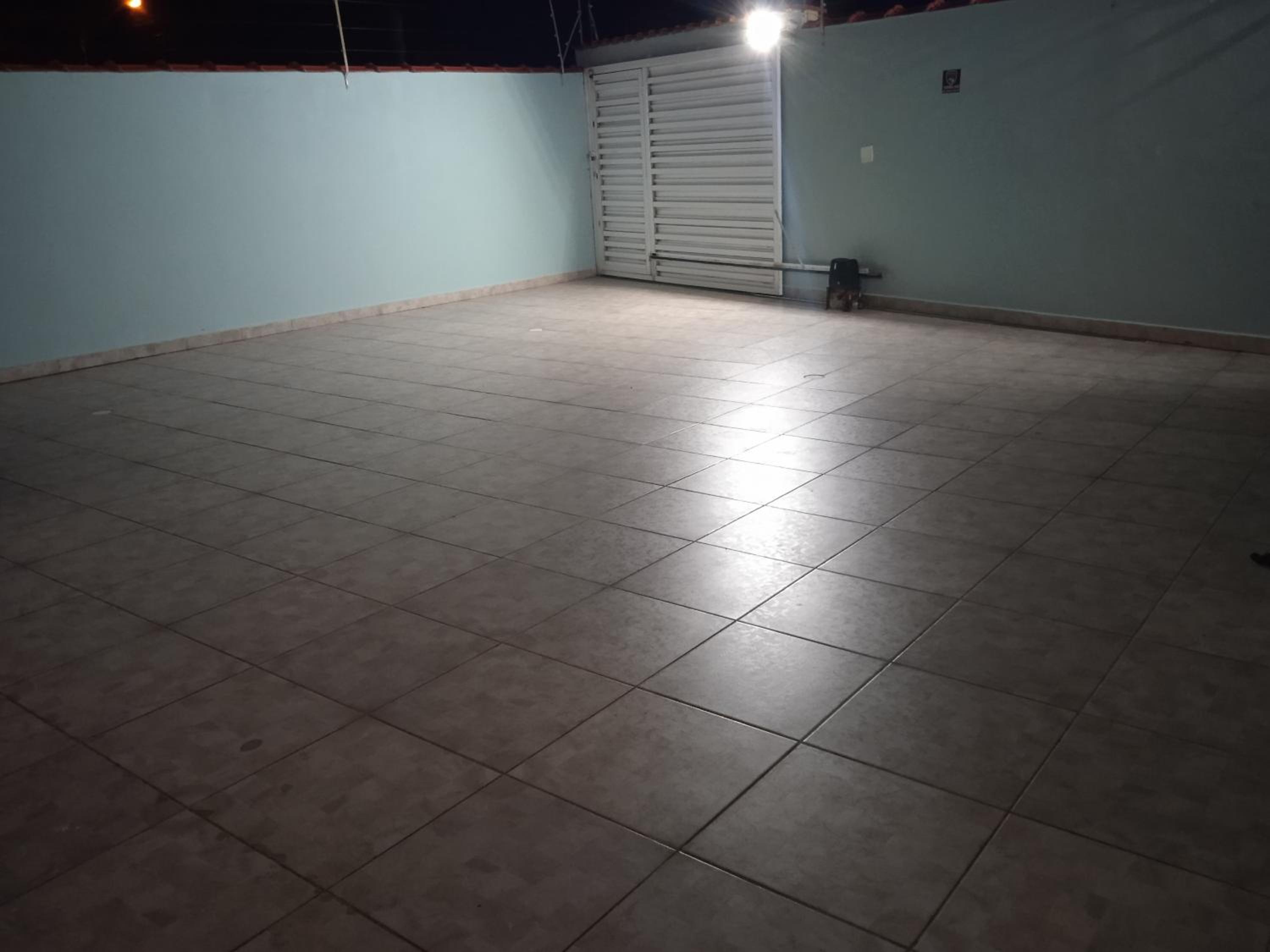 Casa com piscina à beira-mar