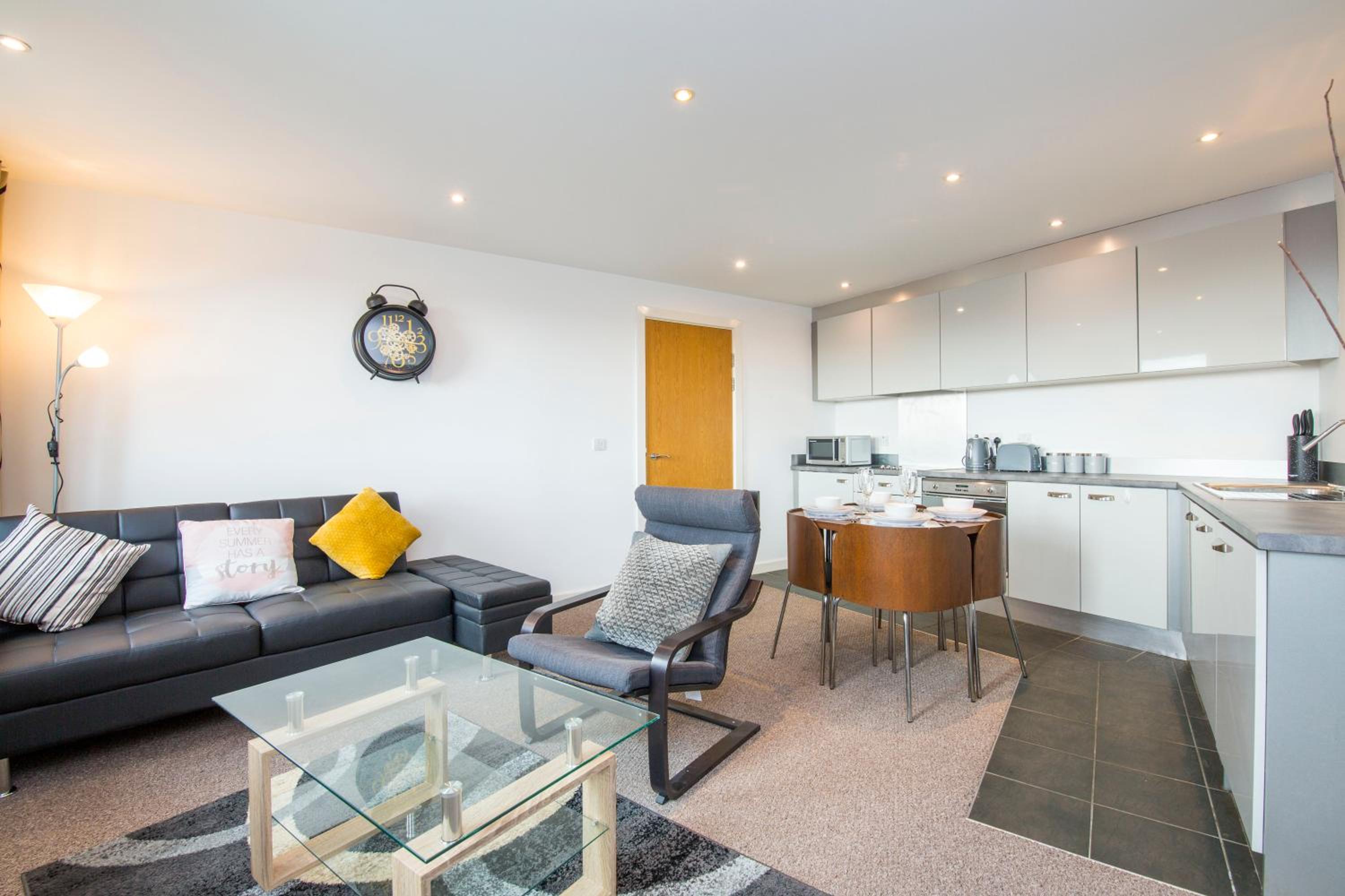 Newcastle City Centre Apartment Ideal for Holiday, Contractors, Quarantining view 4