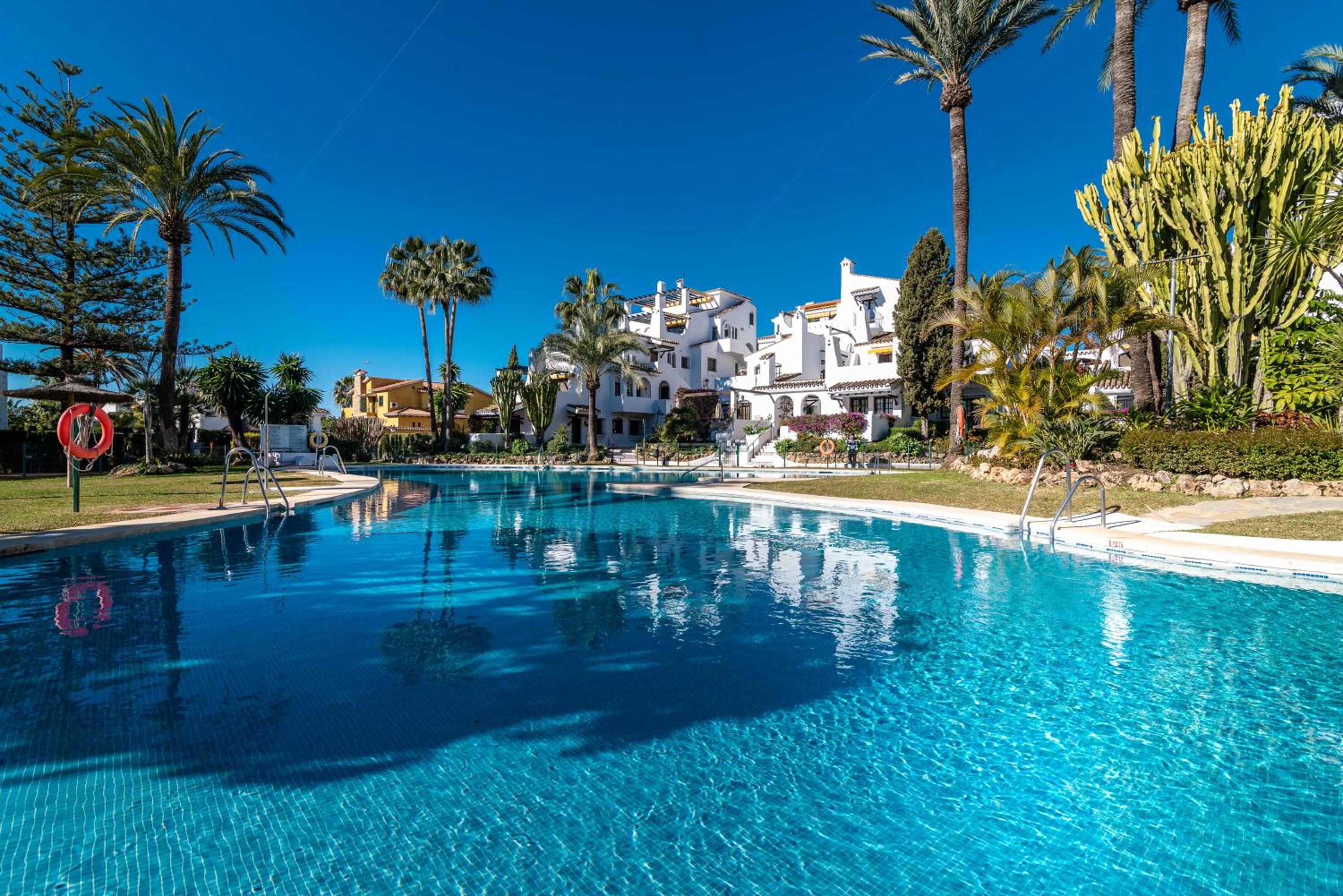 Luxury 3BED in Aldea Blanca, Pool & Puerto Banús view 4