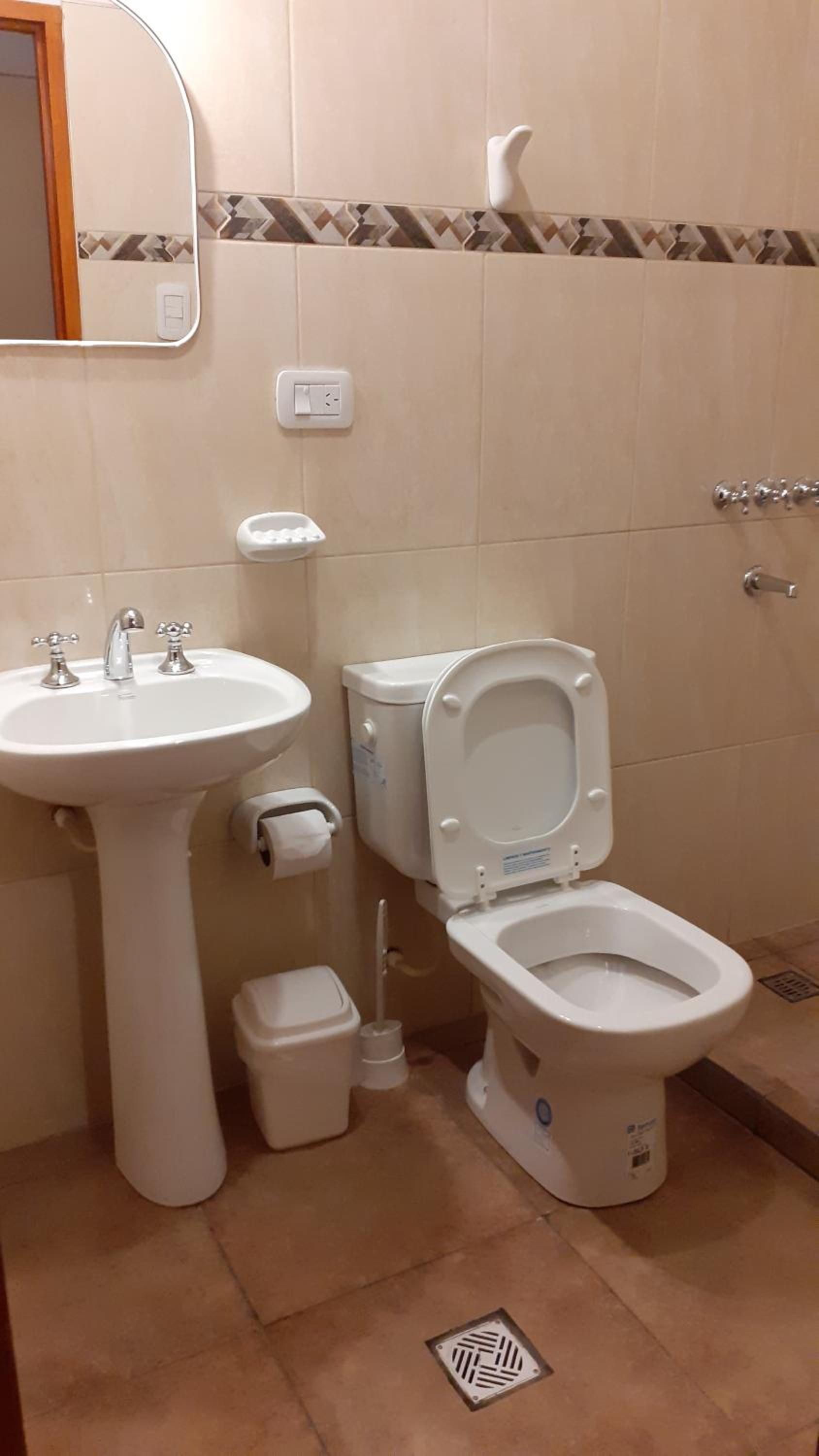 HOSTAL LA PLAZA IRUYA