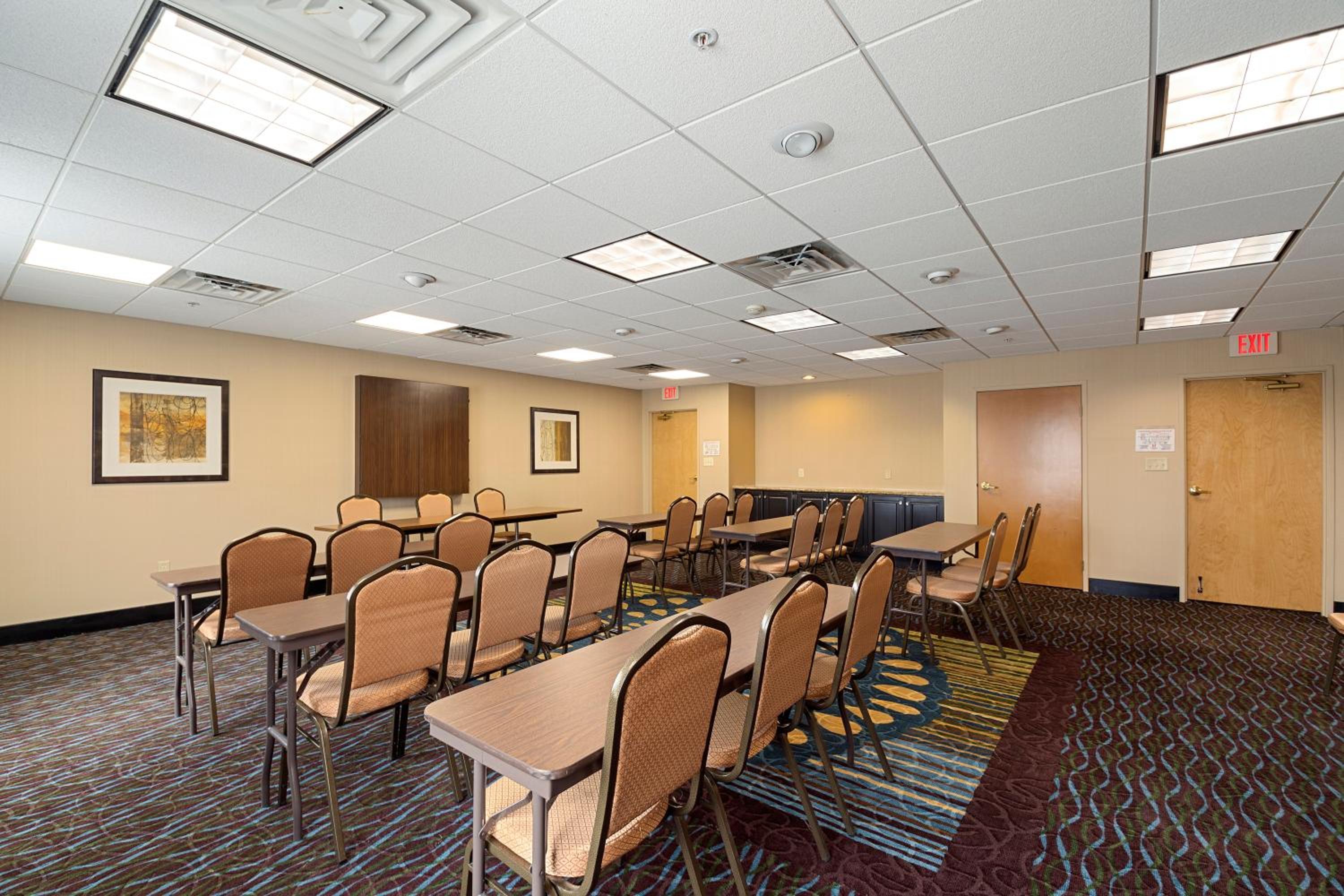 Bloomington Vacations - Holiday Inn Express Bloomington West, an IHG Hotel - Property Image 37