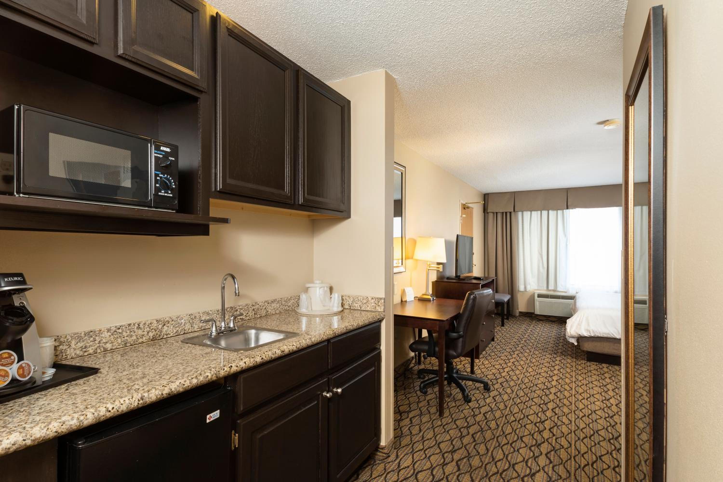 Bloomington Vacations - Holiday Inn Express Bloomington West, an IHG Hotel - Property Image 22