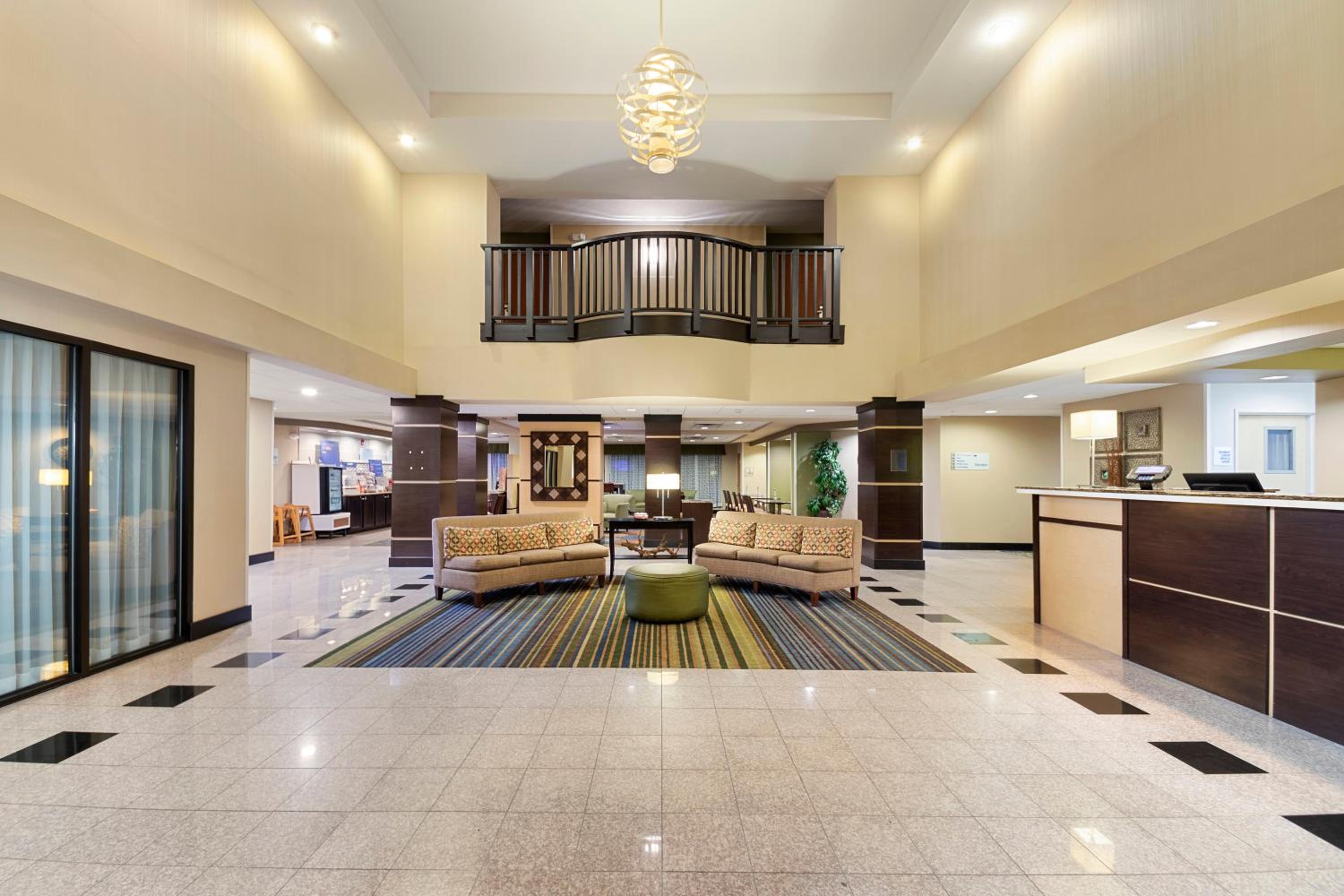Bloomington Vacations - Holiday Inn Express Bloomington West, an IHG Hotel - Property Image 9