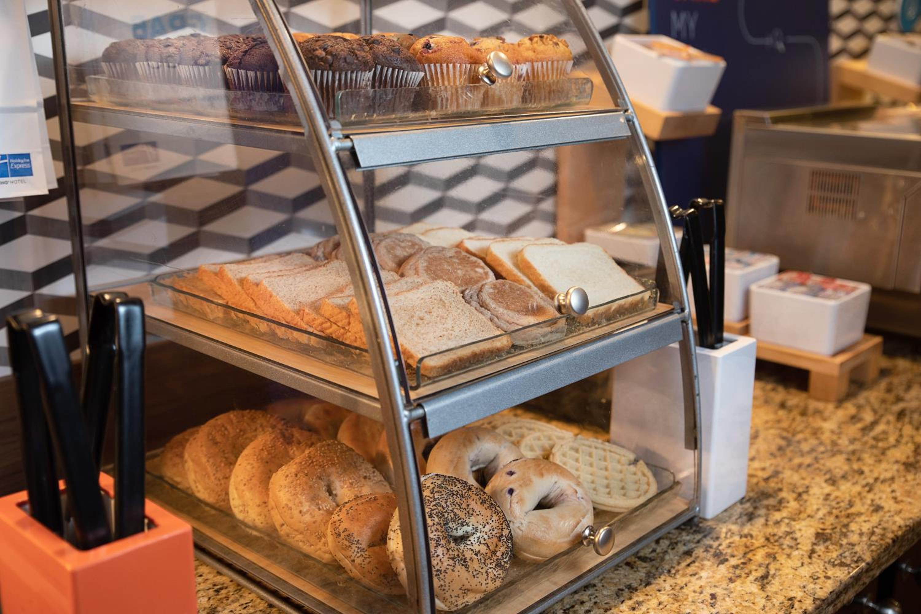 Bloomington Vacations - Holiday Inn Express Bloomington West, an IHG Hotel - Property Image 41