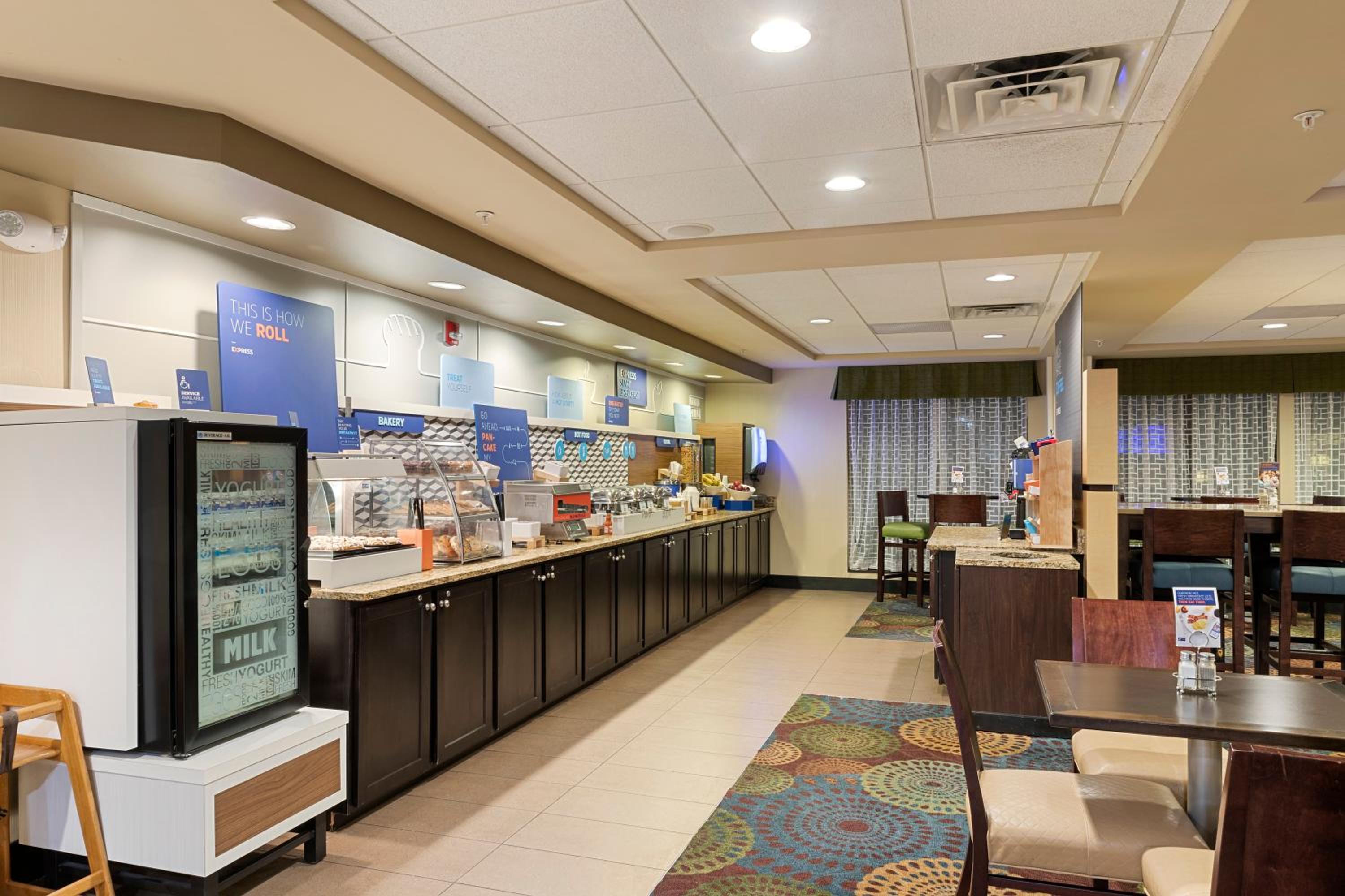 Bloomington Vacations - Holiday Inn Express Bloomington West, an IHG Hotel - Property Image 4