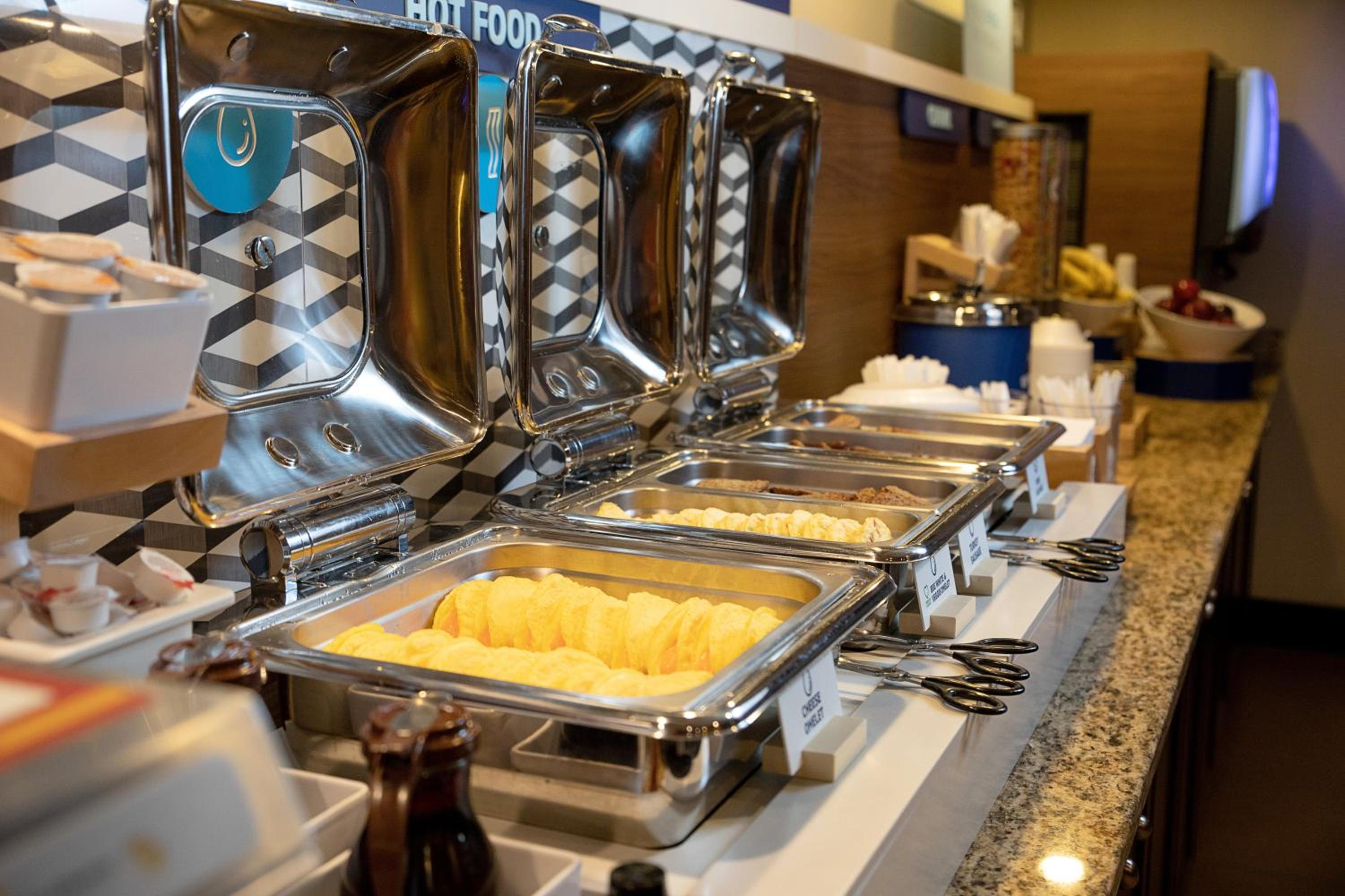 Bloomington Vacations - Holiday Inn Express Bloomington West, an IHG Hotel - Property Image 40