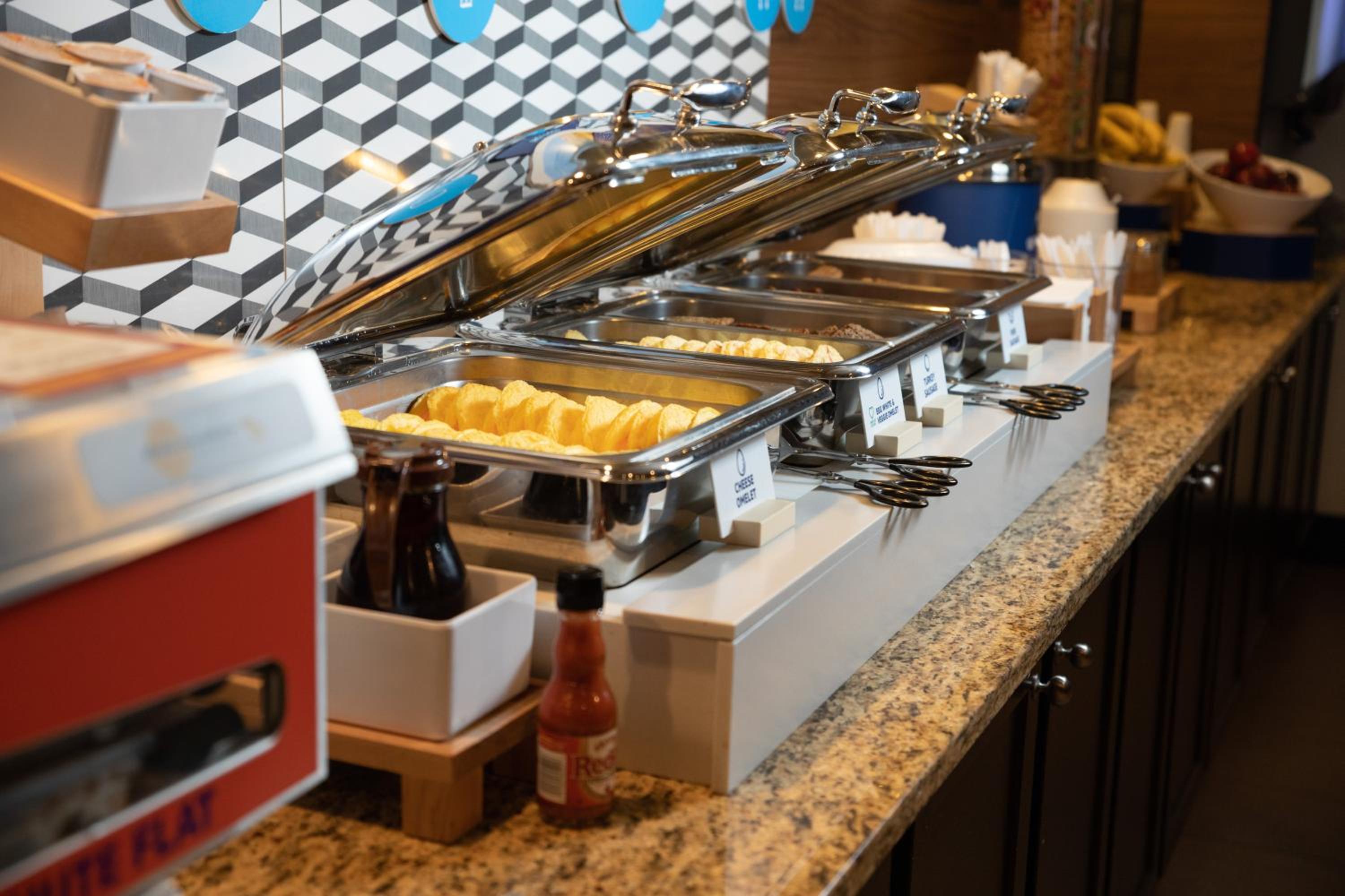 Bloomington Vacations - Holiday Inn Express Bloomington West, an IHG Hotel - Property Image 42