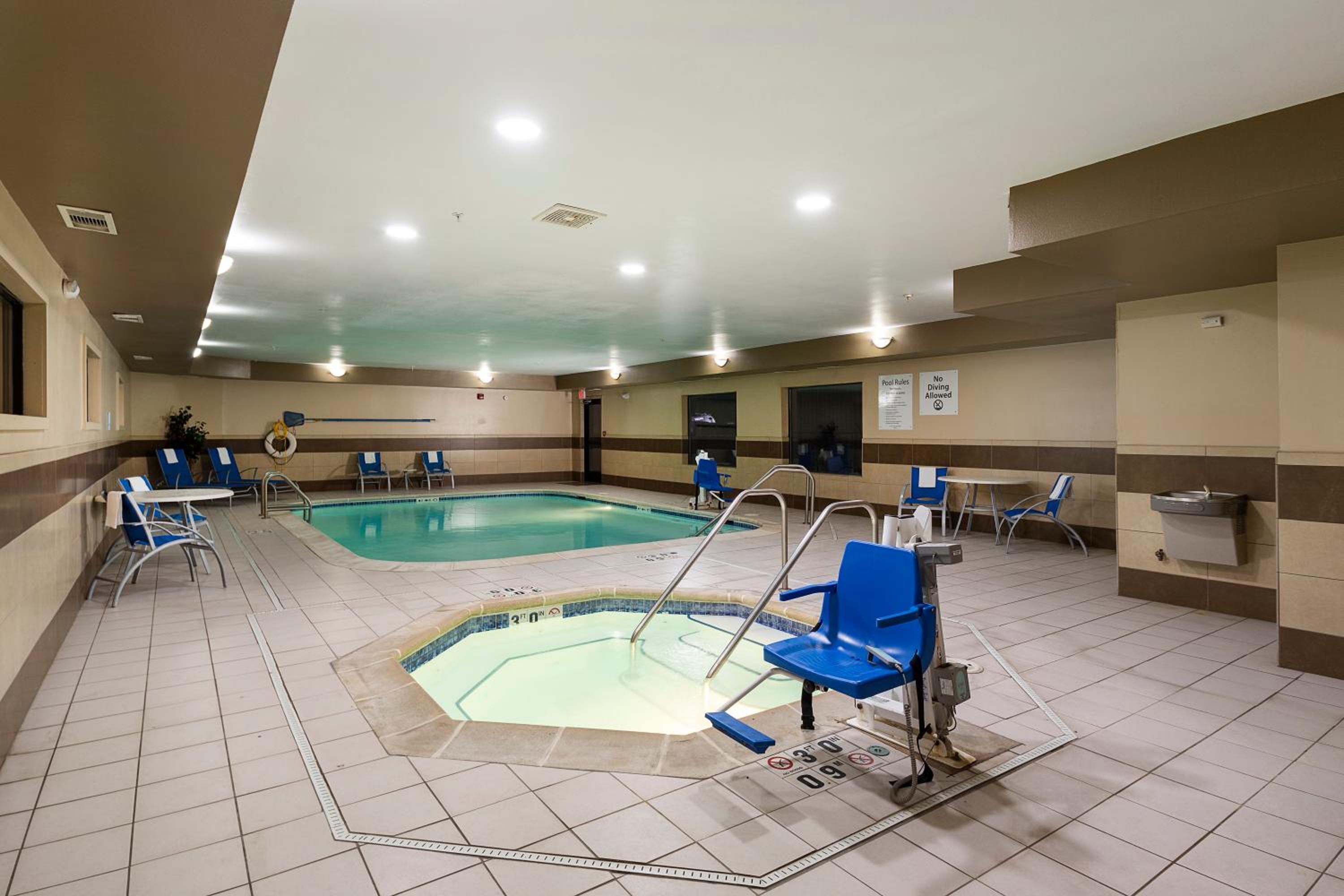 Bloomington Vacations - Holiday Inn Express Bloomington West, an IHG Hotel - Property Image 45