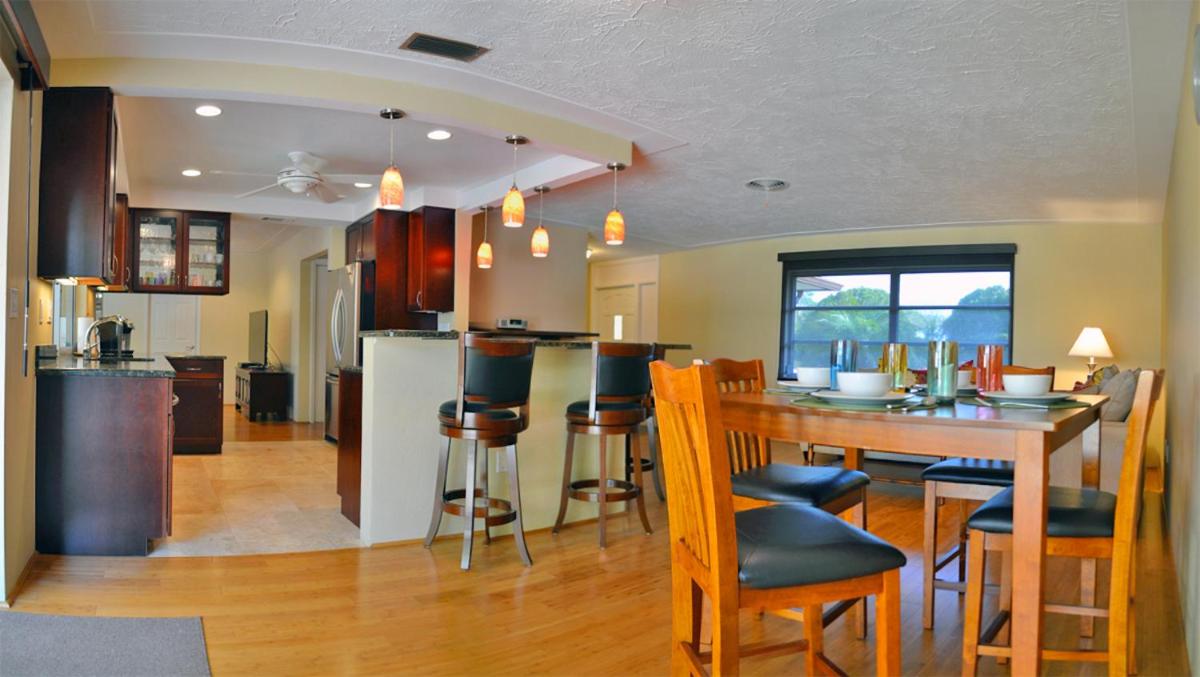 Sarasota - Alvarado 2107 view 3