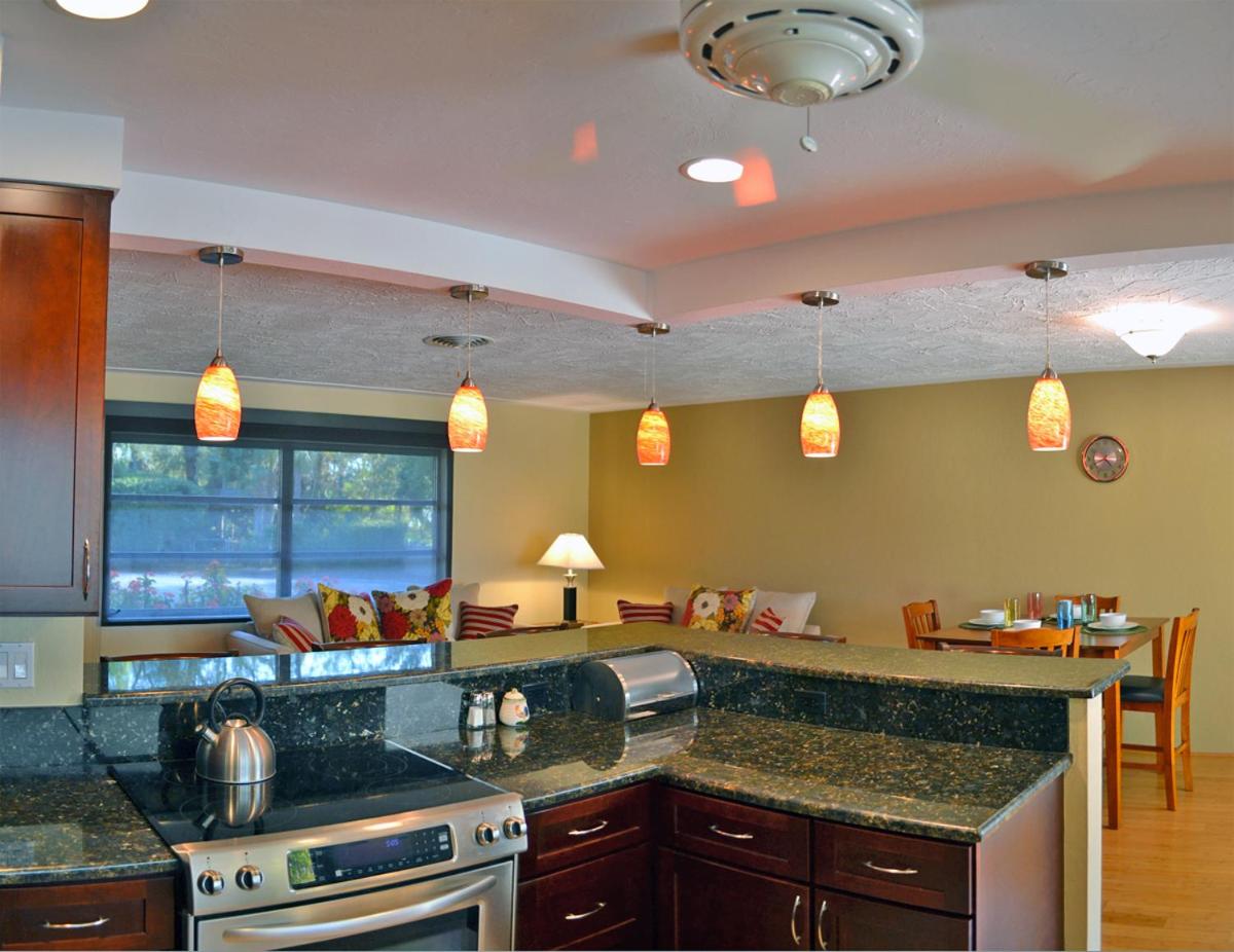Sarasota - Alvarado 2107 view 5