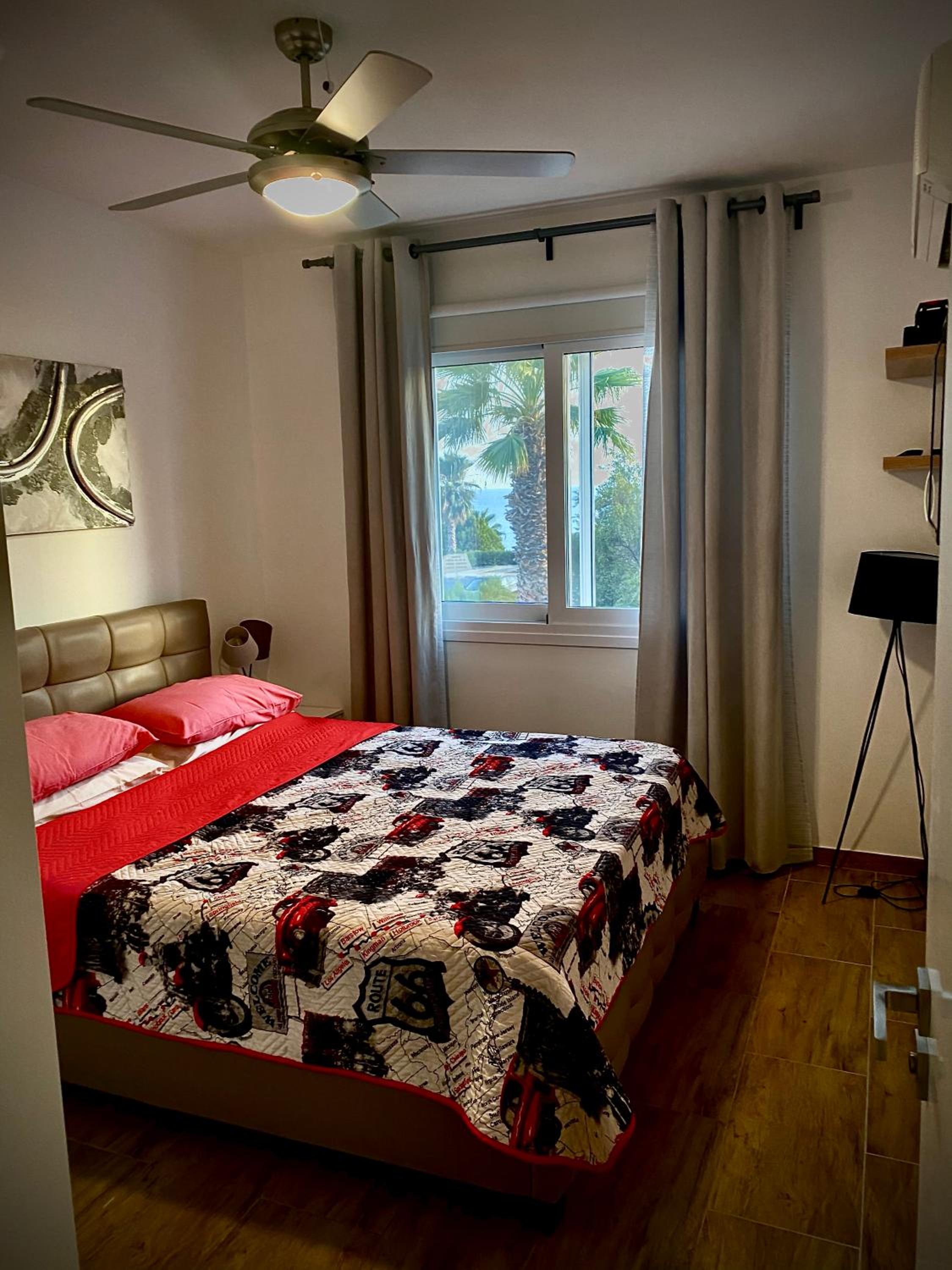 Coral Bay Modern Renovated apartment by the Sea