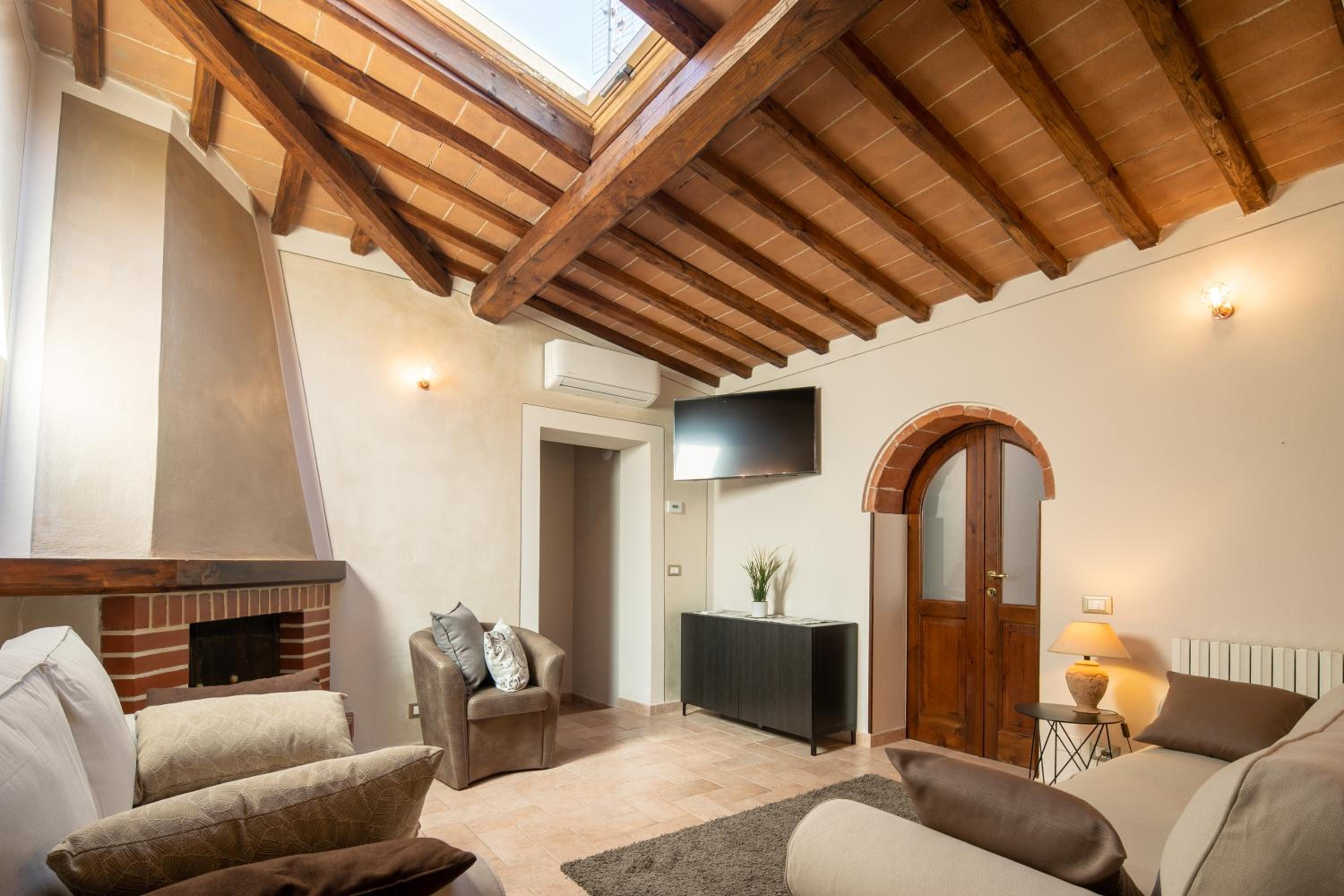 Casale Poggio al Vento by VacaVilla view 2