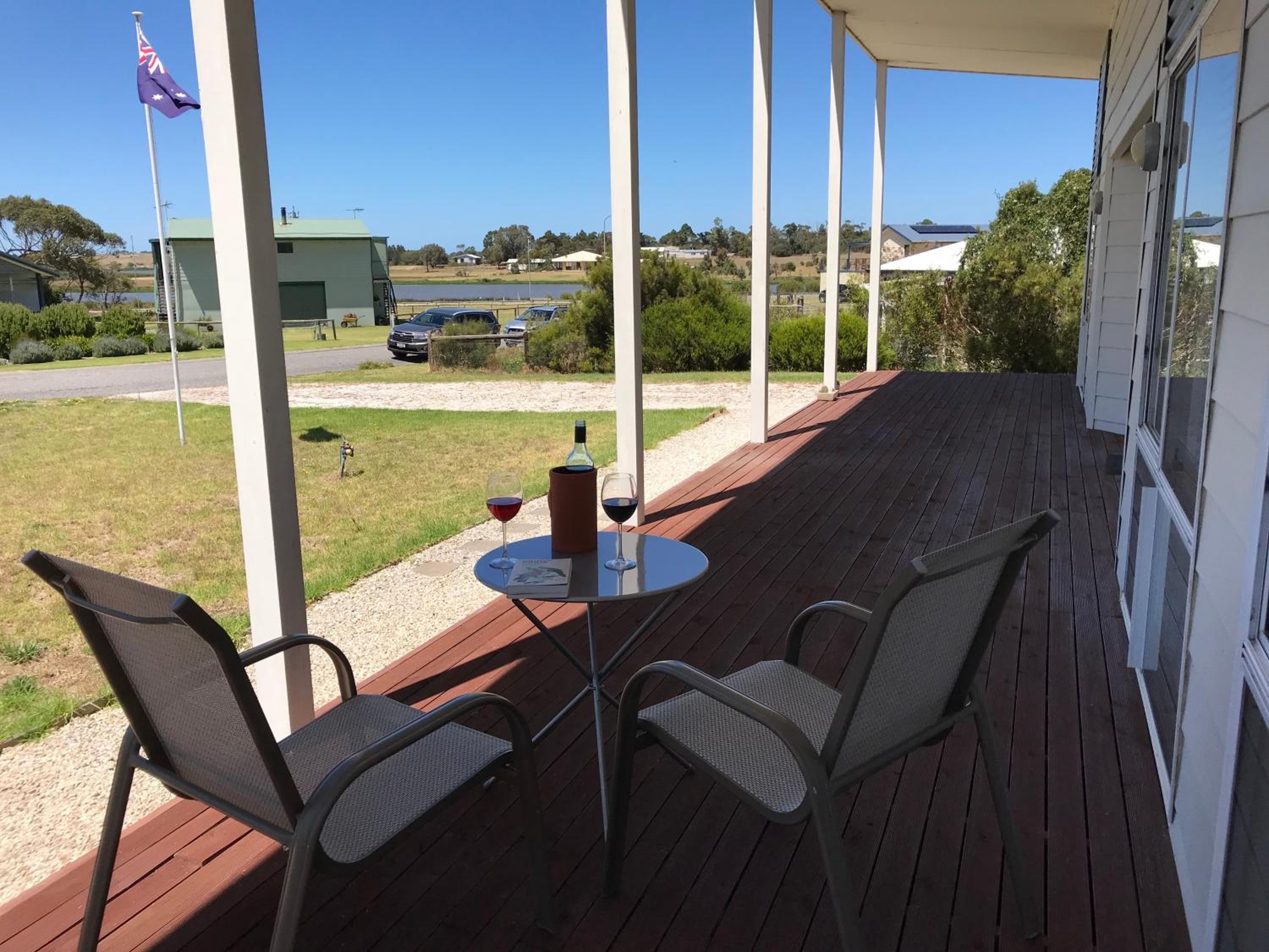 Kangaroo Pause Holiday home at Clayton Bay