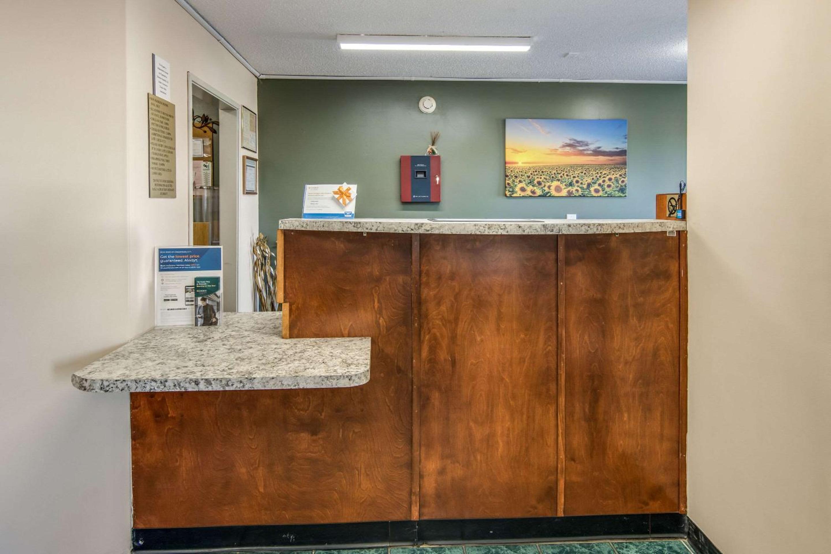Dublin Vacations - Rodeway Inn  Suites - Property Image 1