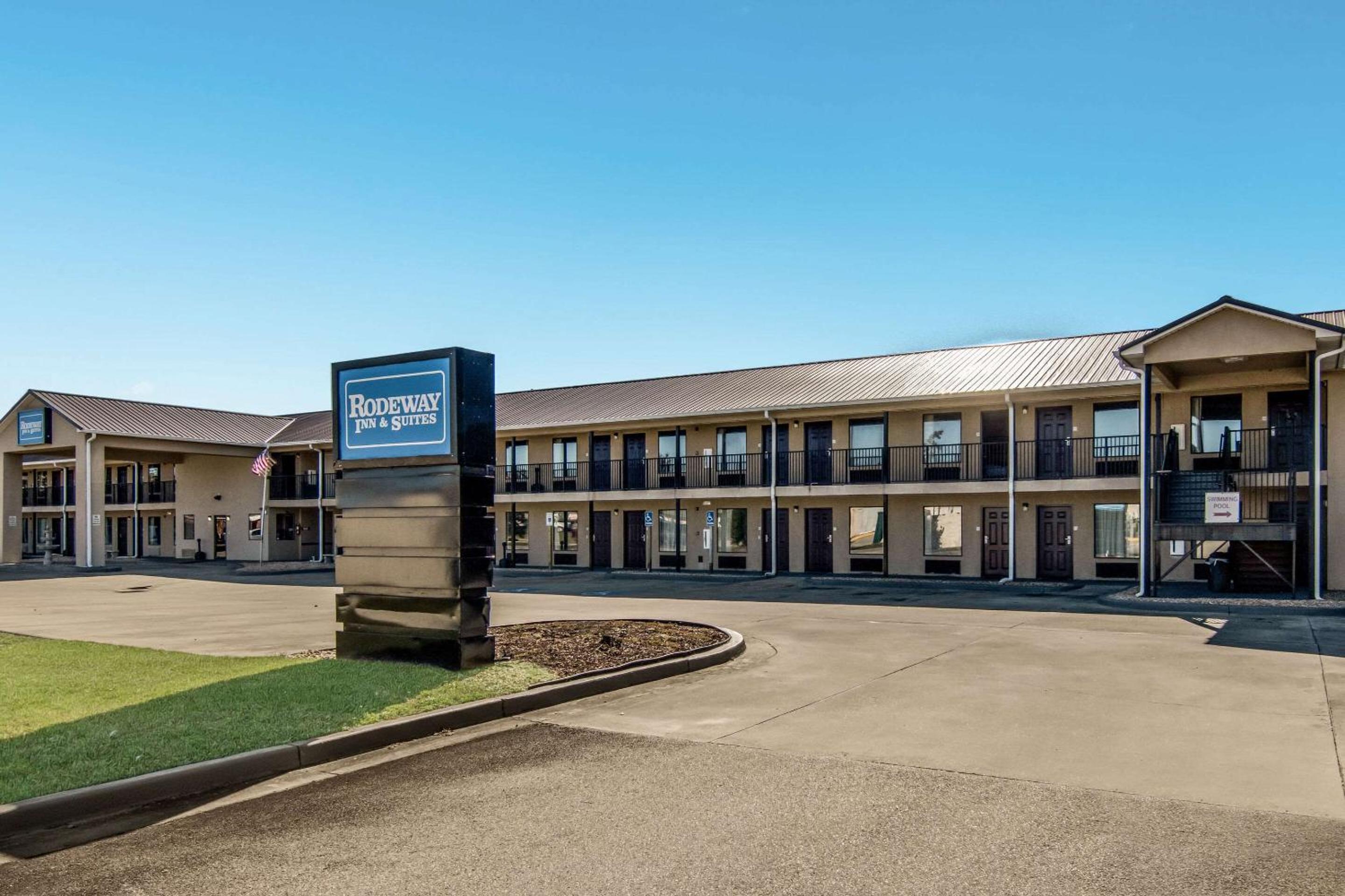 Dublin Vacations - Rodeway Inn  Suites - Property Image 1