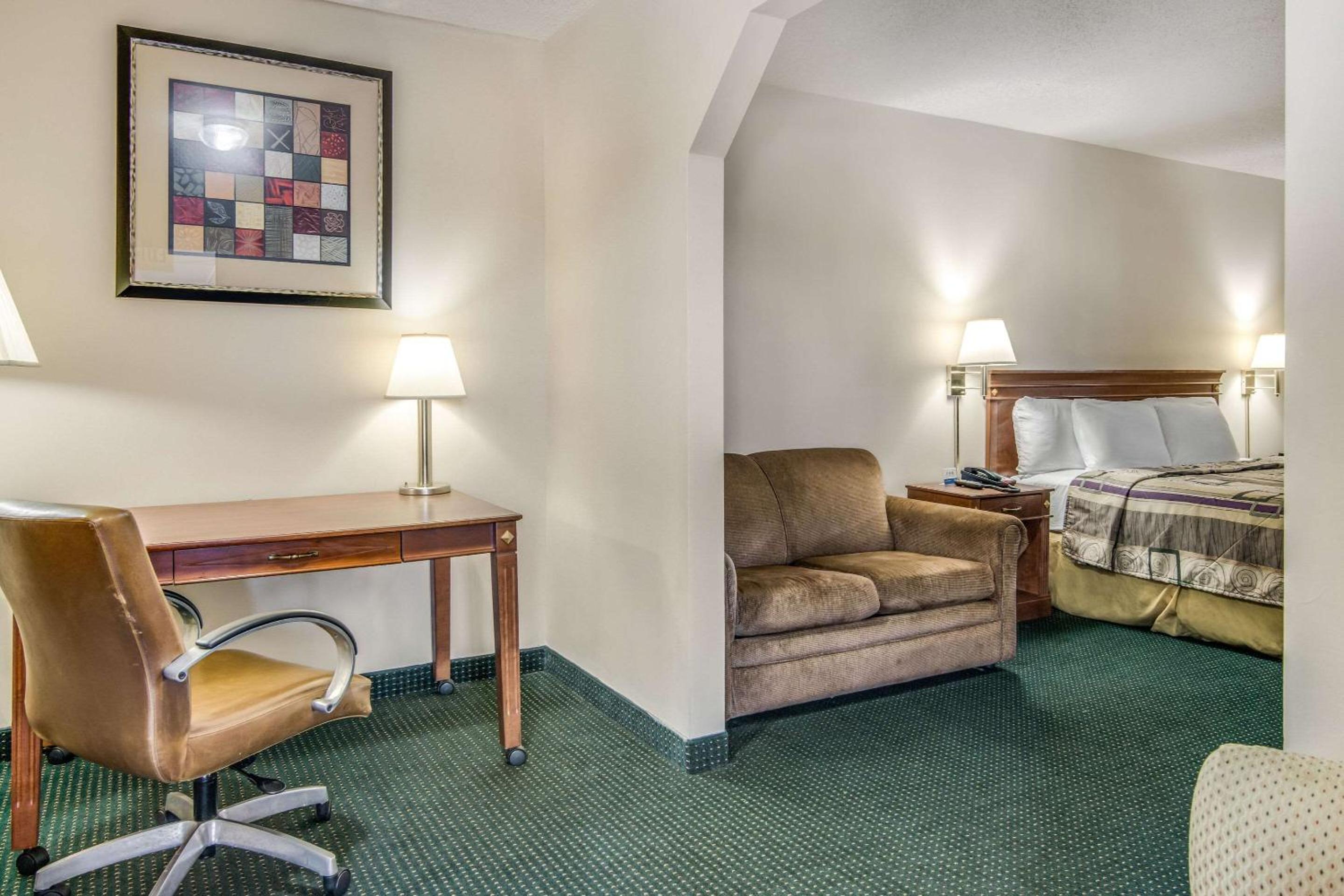 Dublin Vacations - Rodeway Inn  Suites - Property Image 9