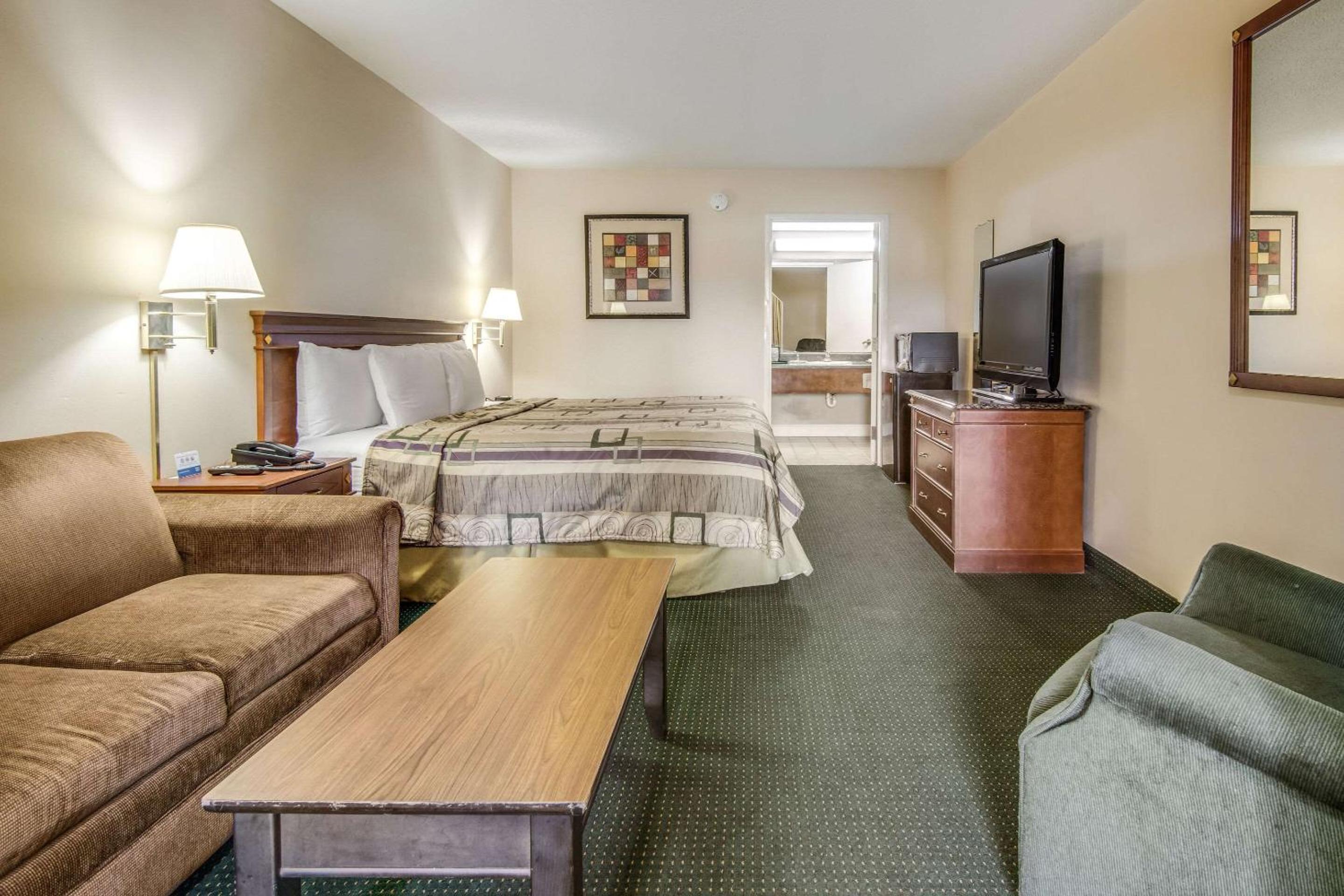 Dublin Vacations - Rodeway Inn  Suites - Property Image 7