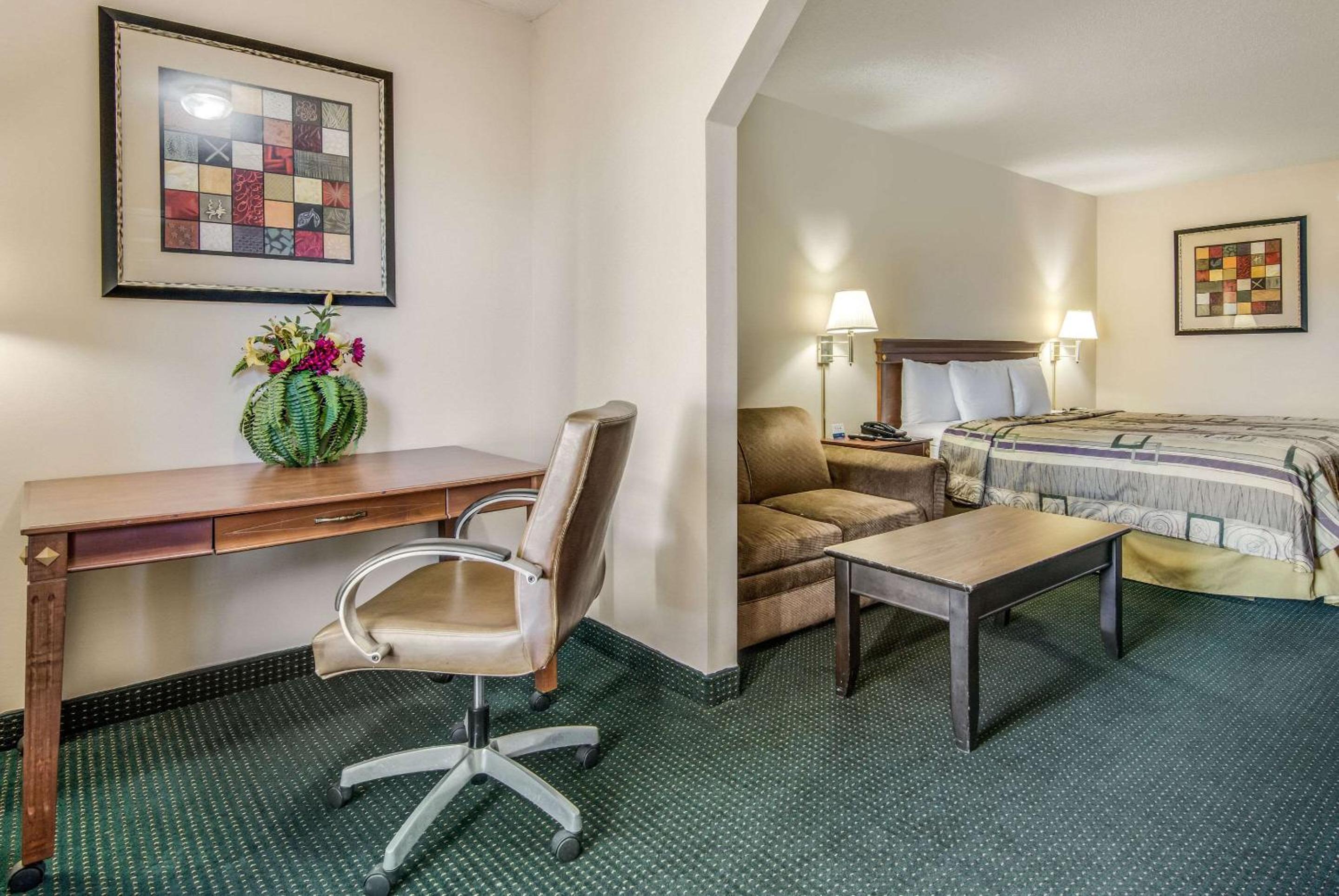 Dublin Vacations - Rodeway Inn  Suites - Property Image 6