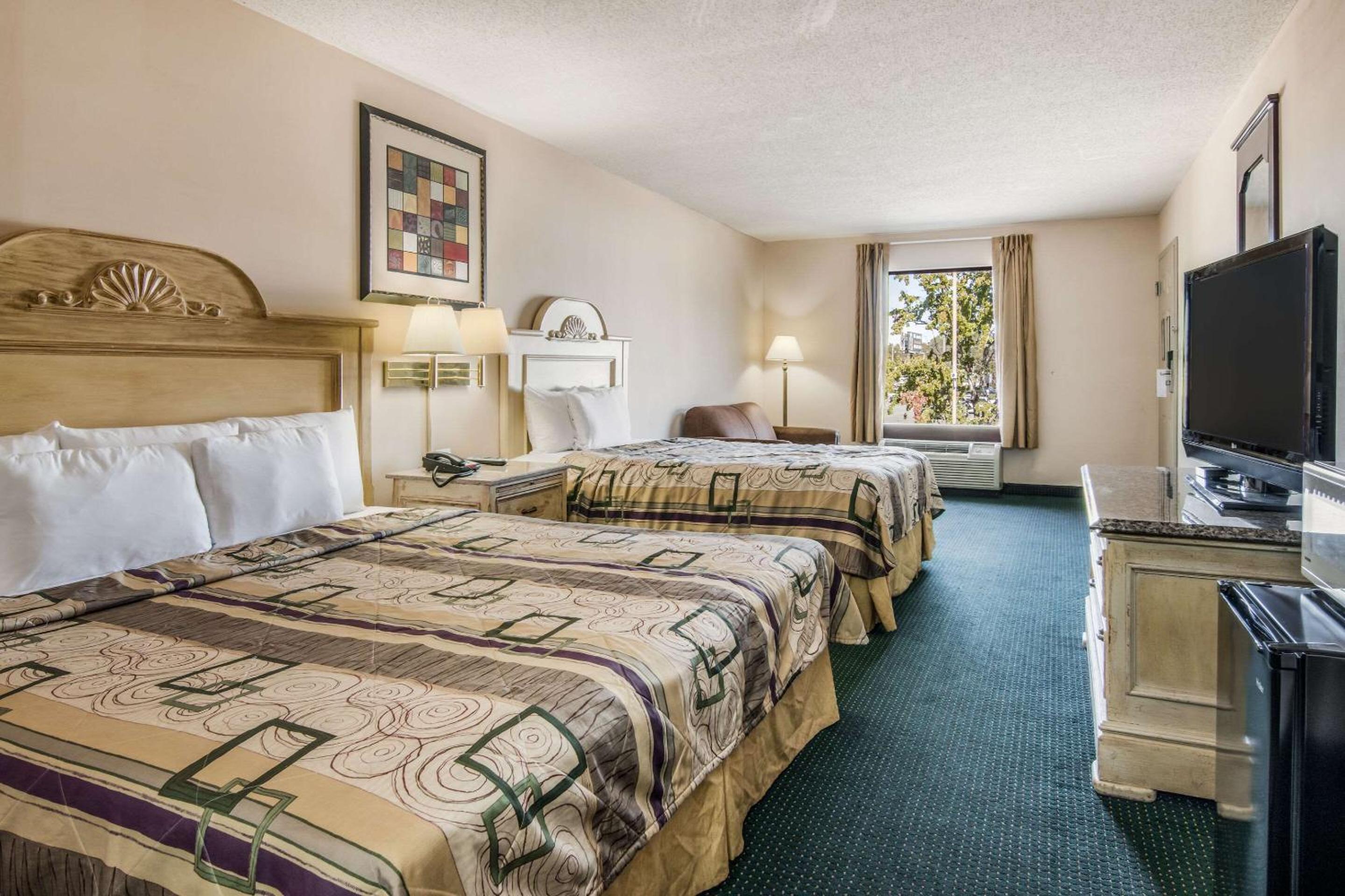 Dublin Vacations - Rodeway Inn  Suites - Property Image 5