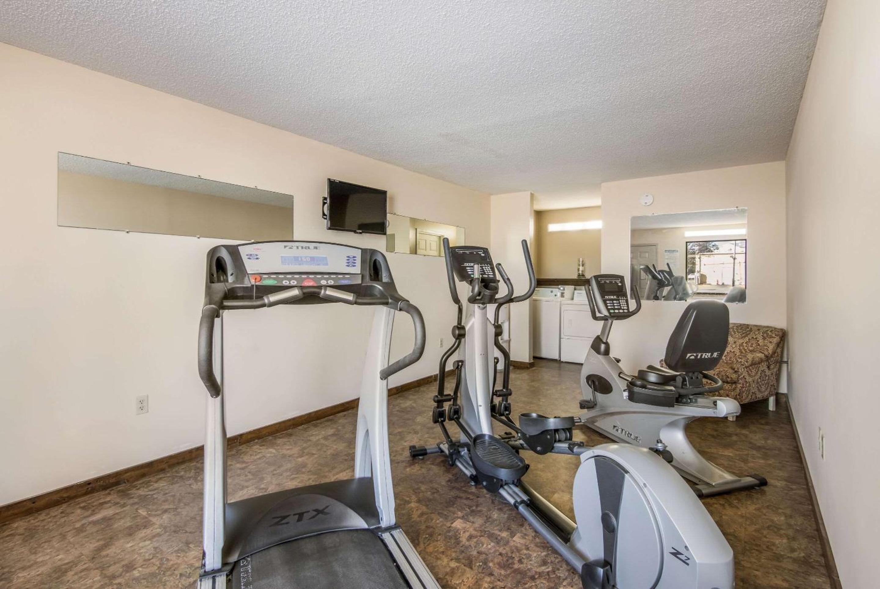 Dublin Vacations - Rodeway Inn  Suites - Property Image 4