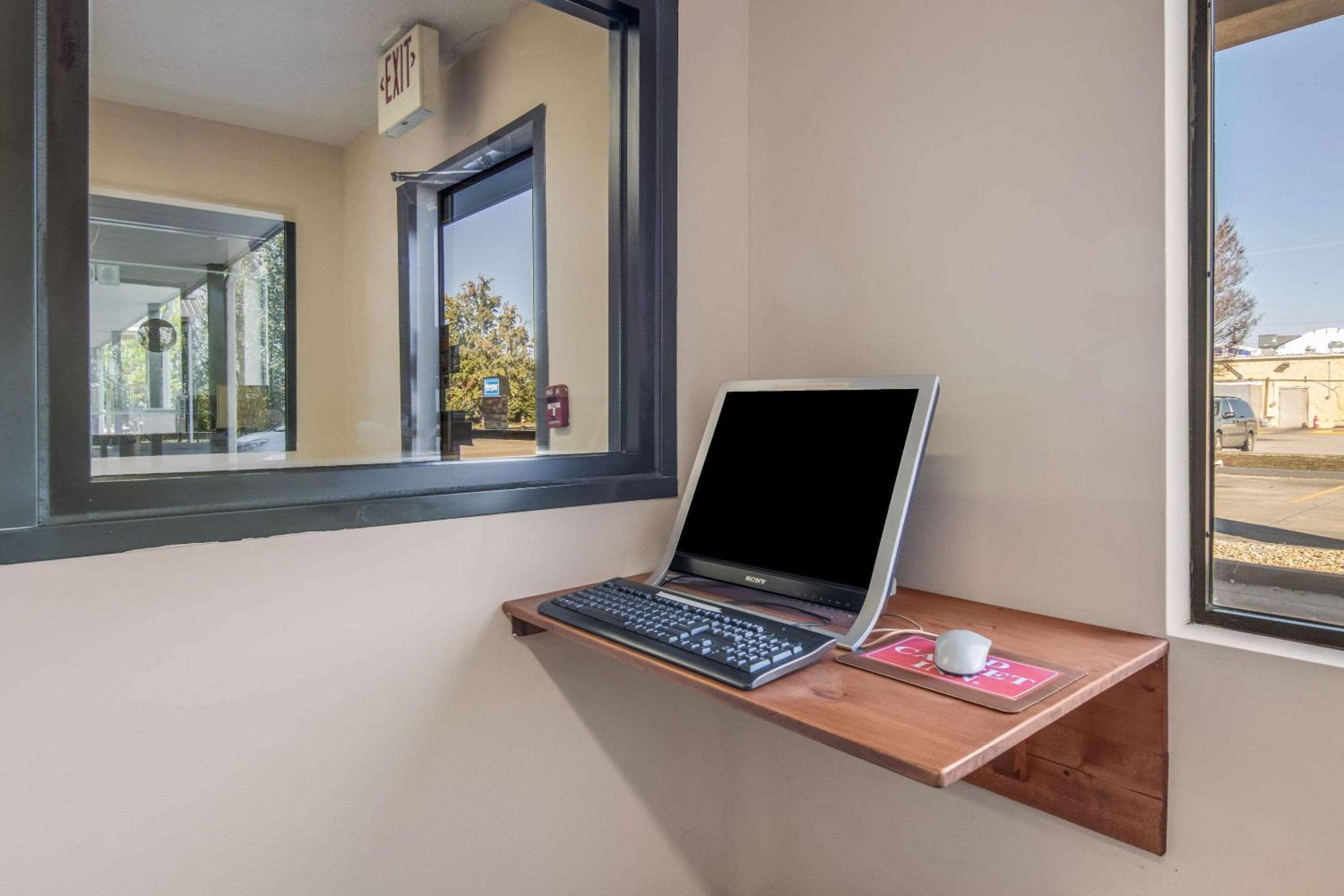 Dublin Vacations - Rodeway Inn  Suites - Property Image 3