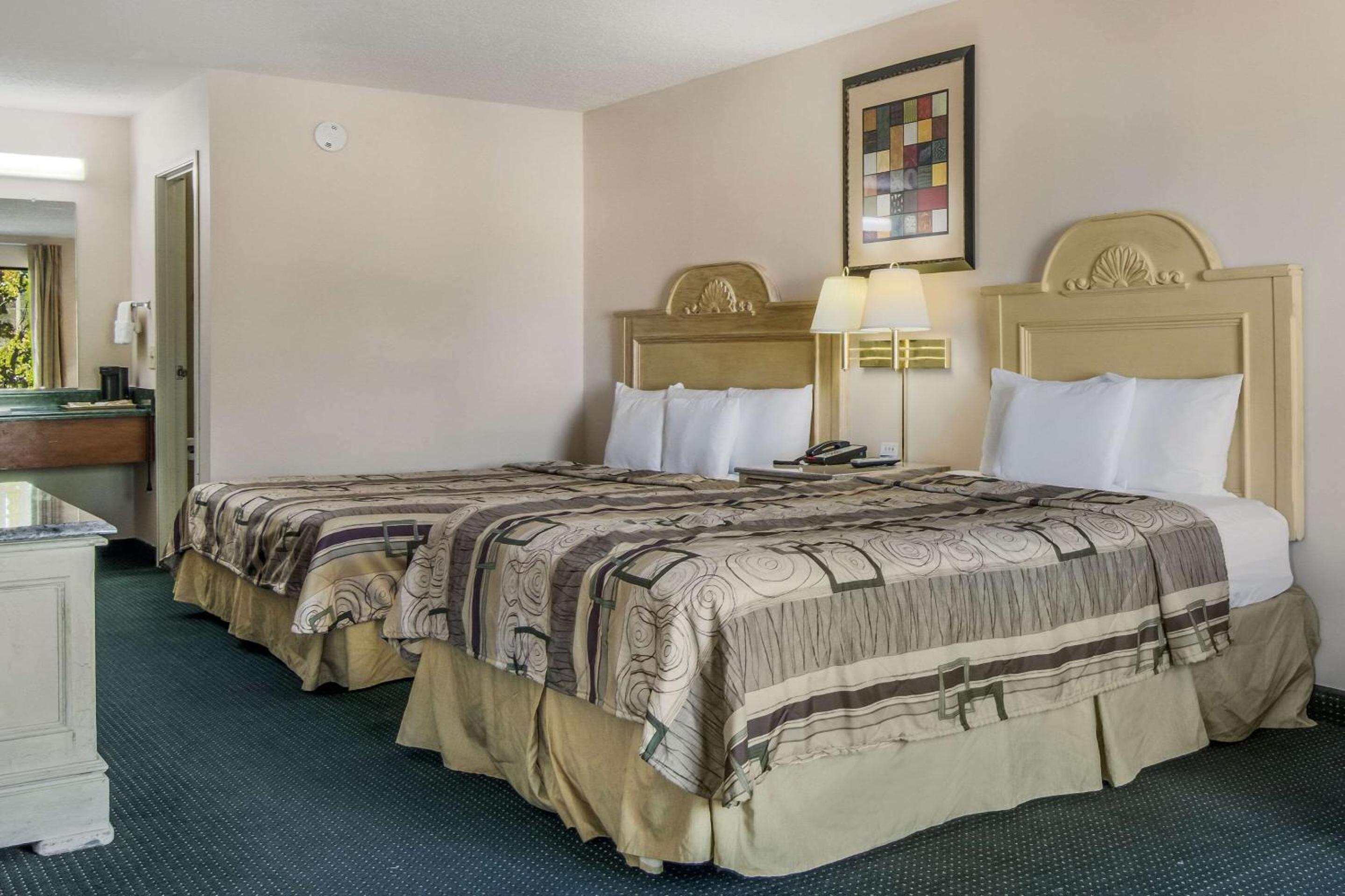 Dublin Vacations - Rodeway Inn  Suites - Property Image 2