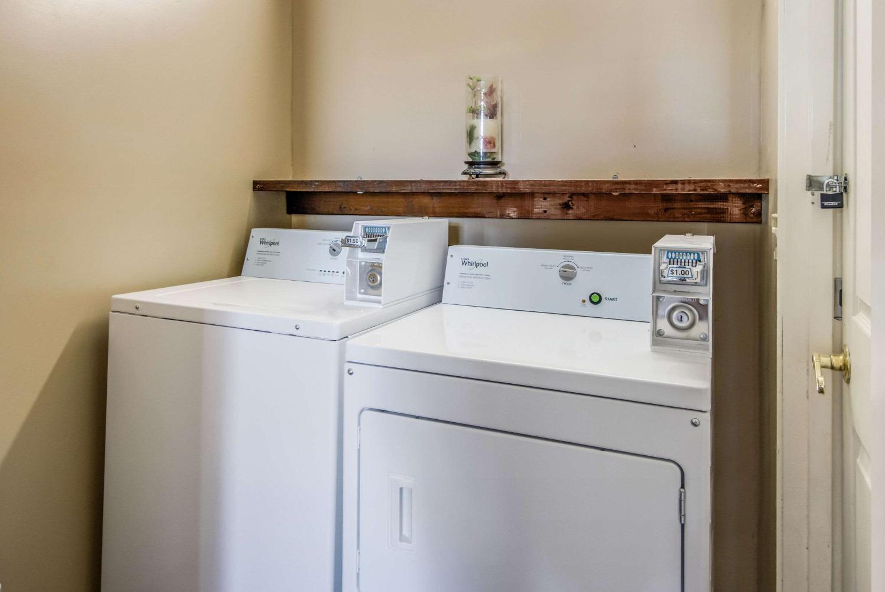 Dublin Vacations - Rodeway Inn  Suites - Property Image 3