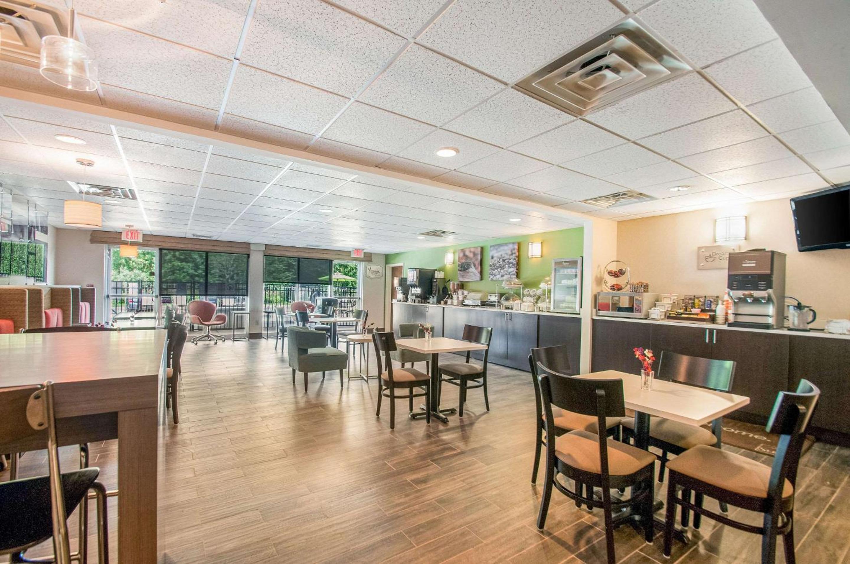 Dover Vacations - Sleep Inn  Suites - Property Image 5
