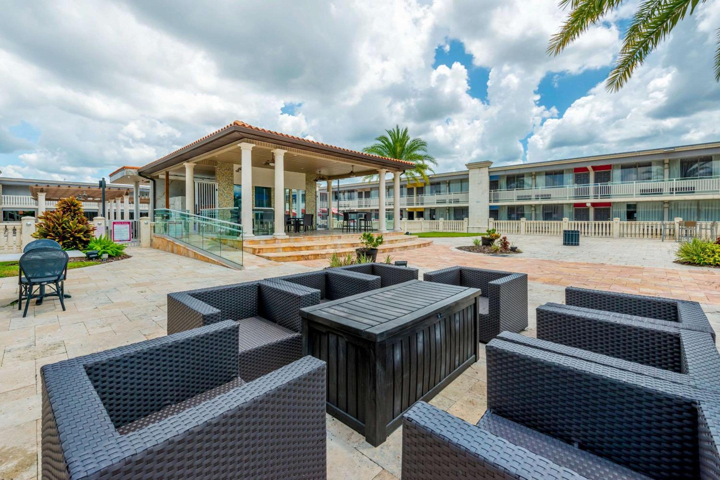 Quality Inn and Conference Center Tampa-Brandon 2