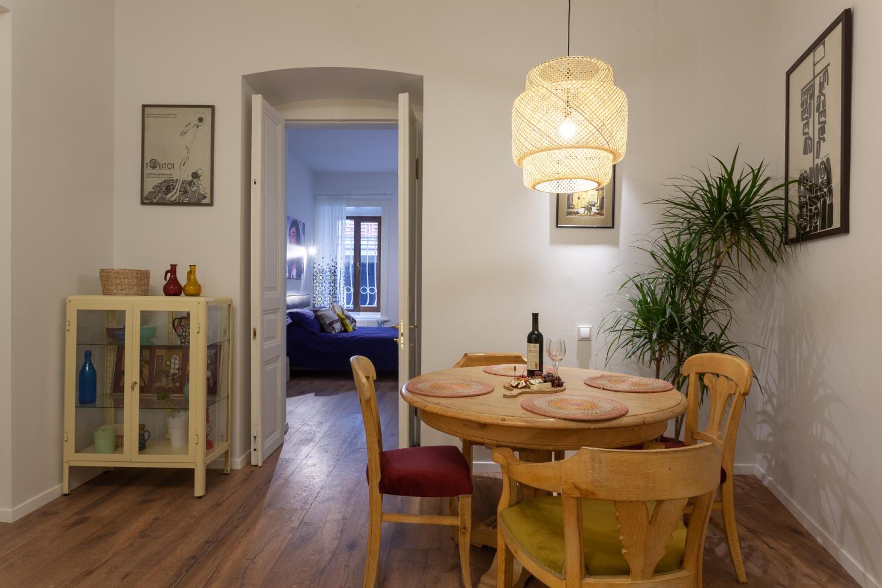 Wine Lover's Flat view 3